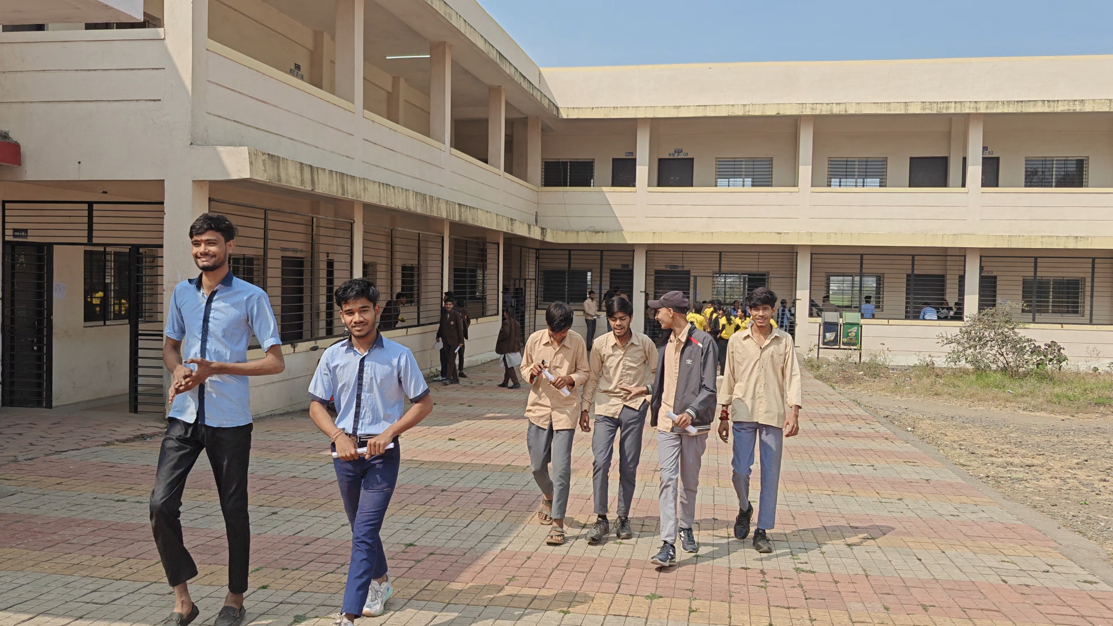 माध्यमिक शिक्षा मंडल की बोर्ड परीक्षाएं शुरु 12 वी का पहला पर्चा हुआ संपन्न posted by Amit Atulkar from Pithampur