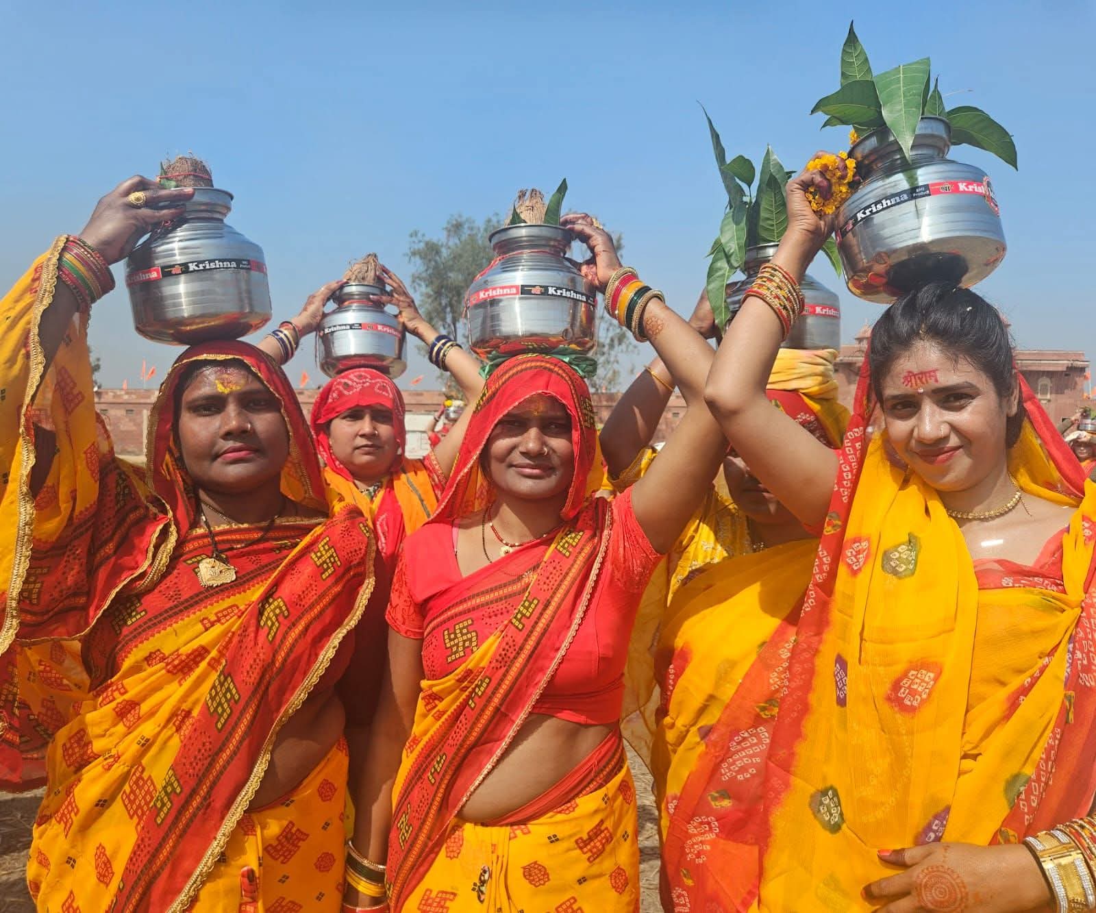 डबरा में नवग्रह शक्तिपीठ महोत्सव का भव्य शुभारंभ, कलश यात्रा में हज़ारों श्रद्धालु हुए शामिल 