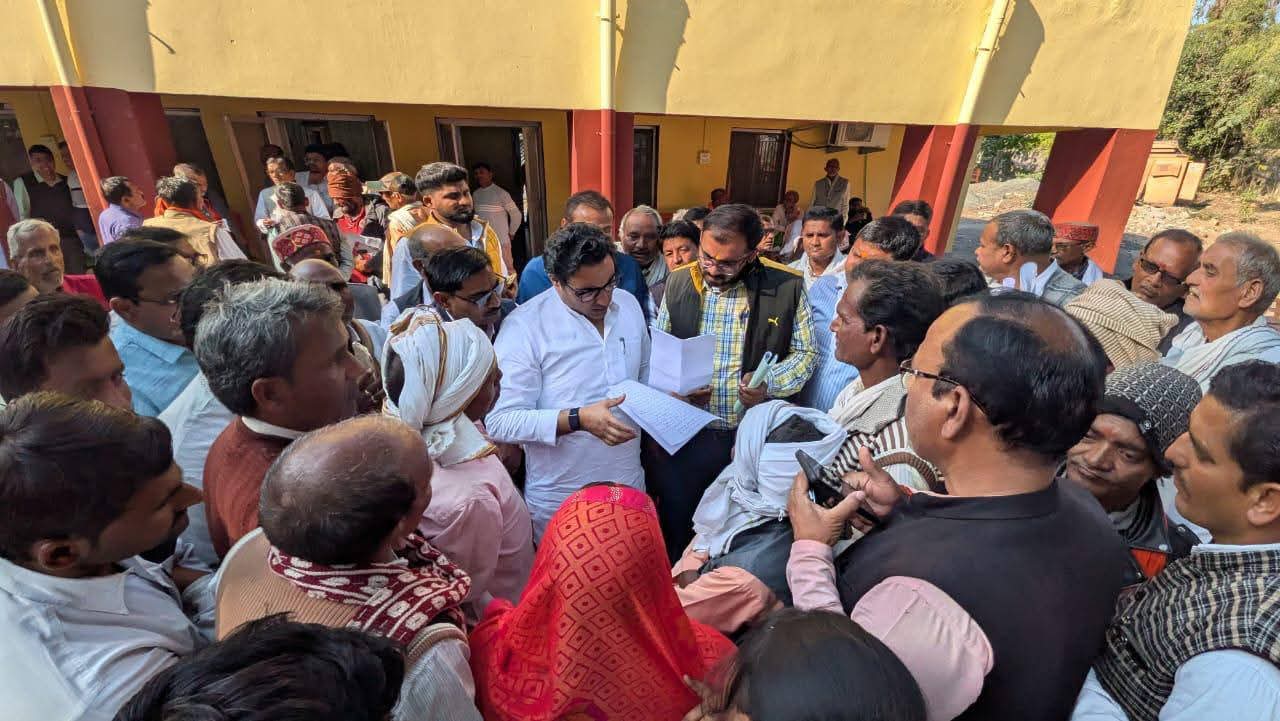 विधायक सिद्धार्थ तिवारी ने जनसुनवाई के माध्यम से सुनीं क्षेत्रवासियों की समस्याएँ