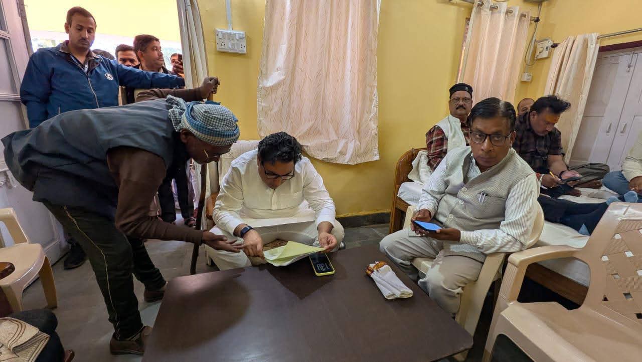 विधायक सिद्धार्थ तिवारी ने जनसुनवाई के माध्यम से सुनीं क्षेत्रवासियों की समस्याएँ