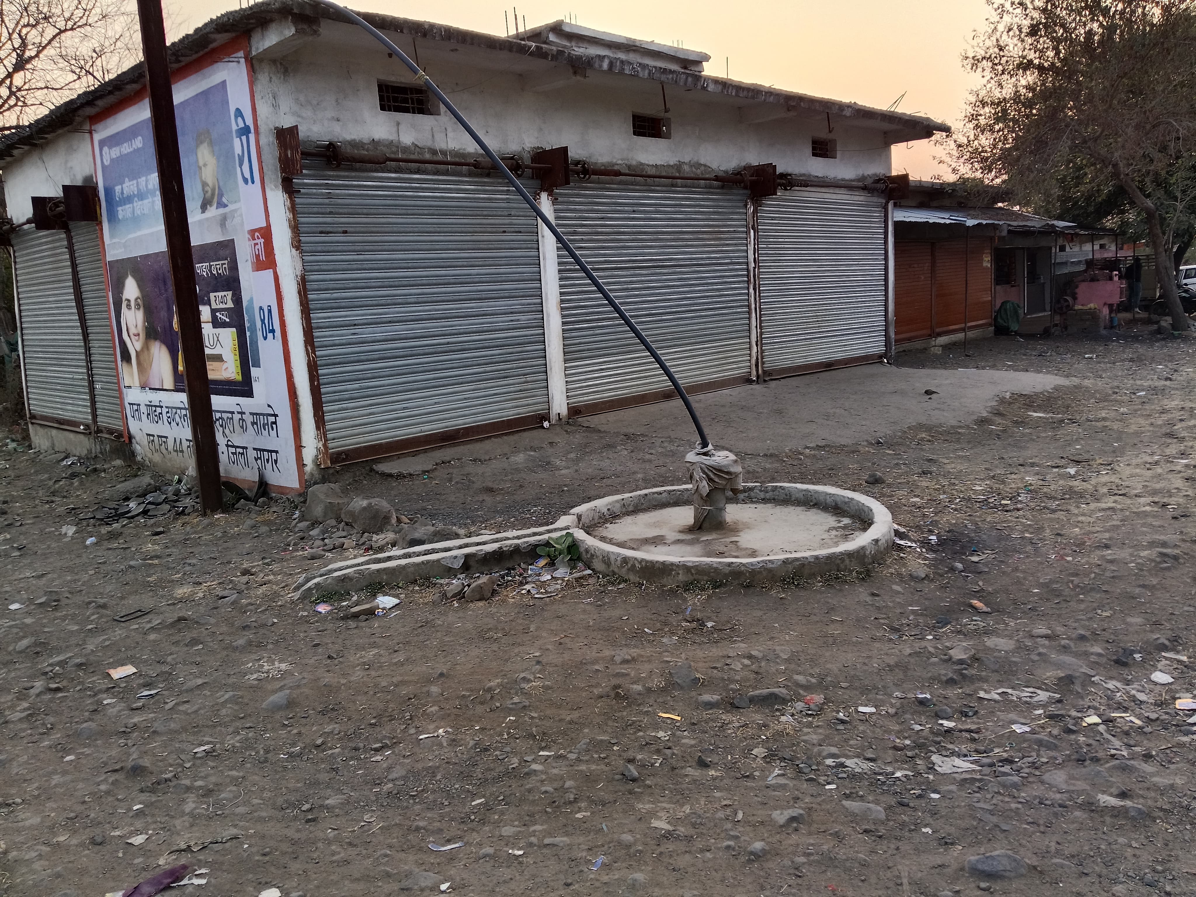 सहजपुर में चोरों के हौसले बुलंद: सरकारी ट्यूबवेल की केबल पार, ग्रामीणों में भारी रोष
