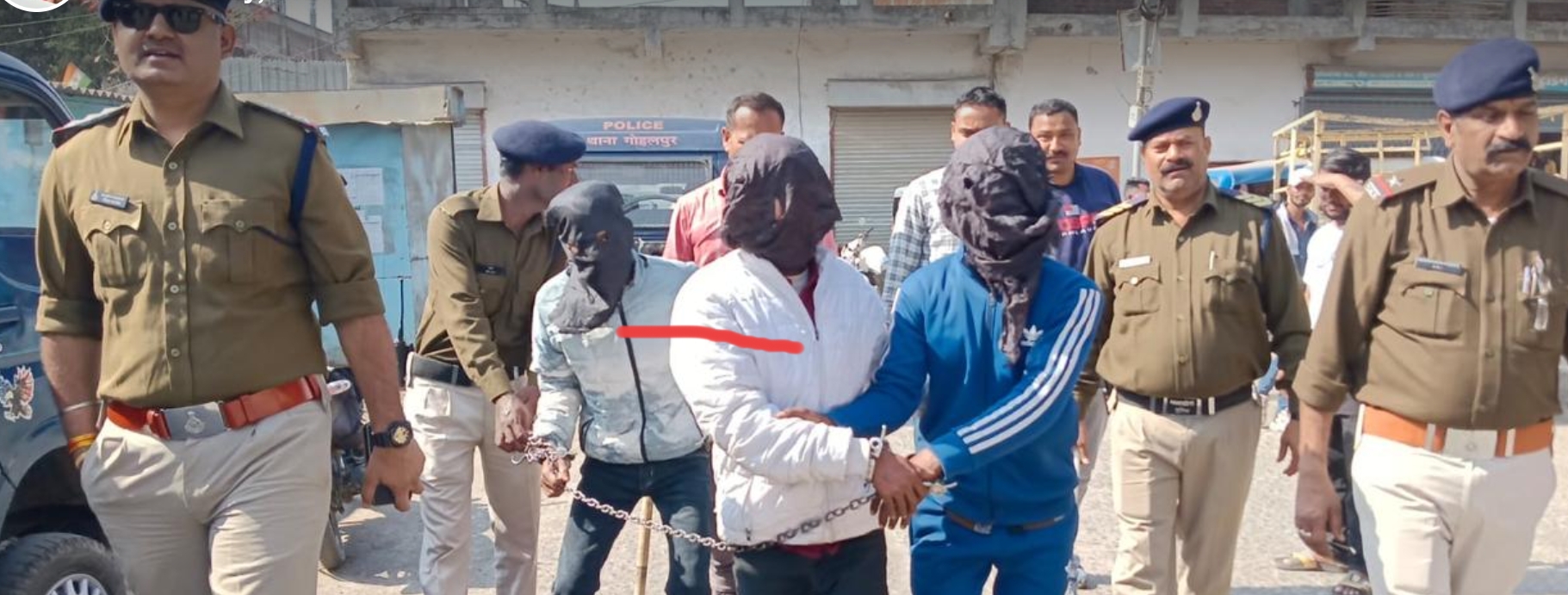 गोहलपुर में अपहरण और लूट: पुलिस ने तीन आरोपियों को किया गिरफ्तार