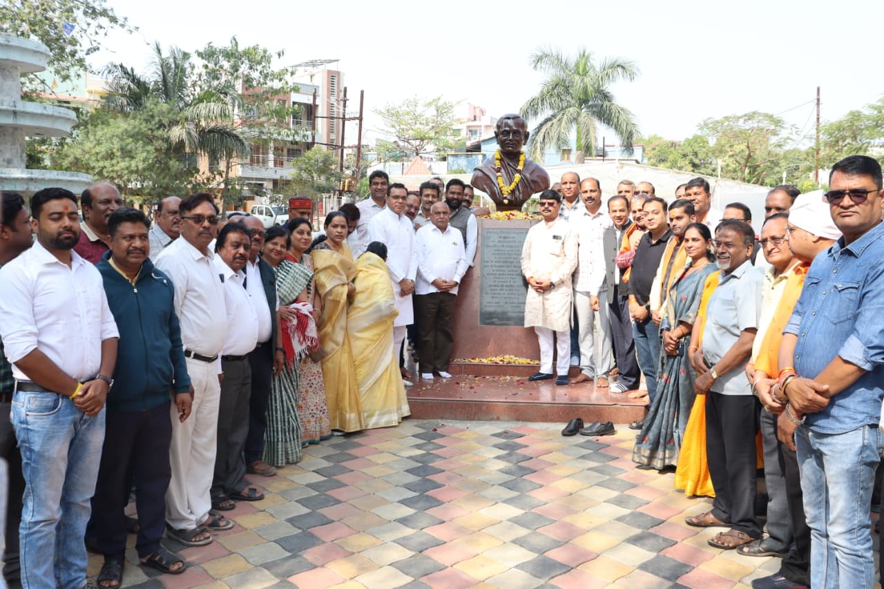 पंडित दीनदयाल उपाध्याय की पुण्यतिथि पर बैतूल में श्रद्धांजलि सभा,  भाजपा प्रदेश अध्यक्ष ने प्रतिमा पर किया माल्यार्पण 