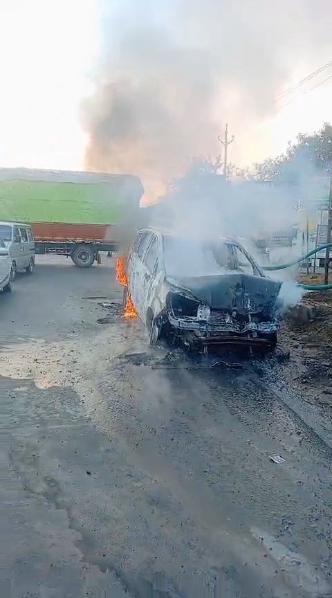 पीथमपुर: सतर्कता से टला बड़ा हादसा, पिकअप और अर्टिगा कार की भिड़ंत posted by Amit Atulkar from Pithampur