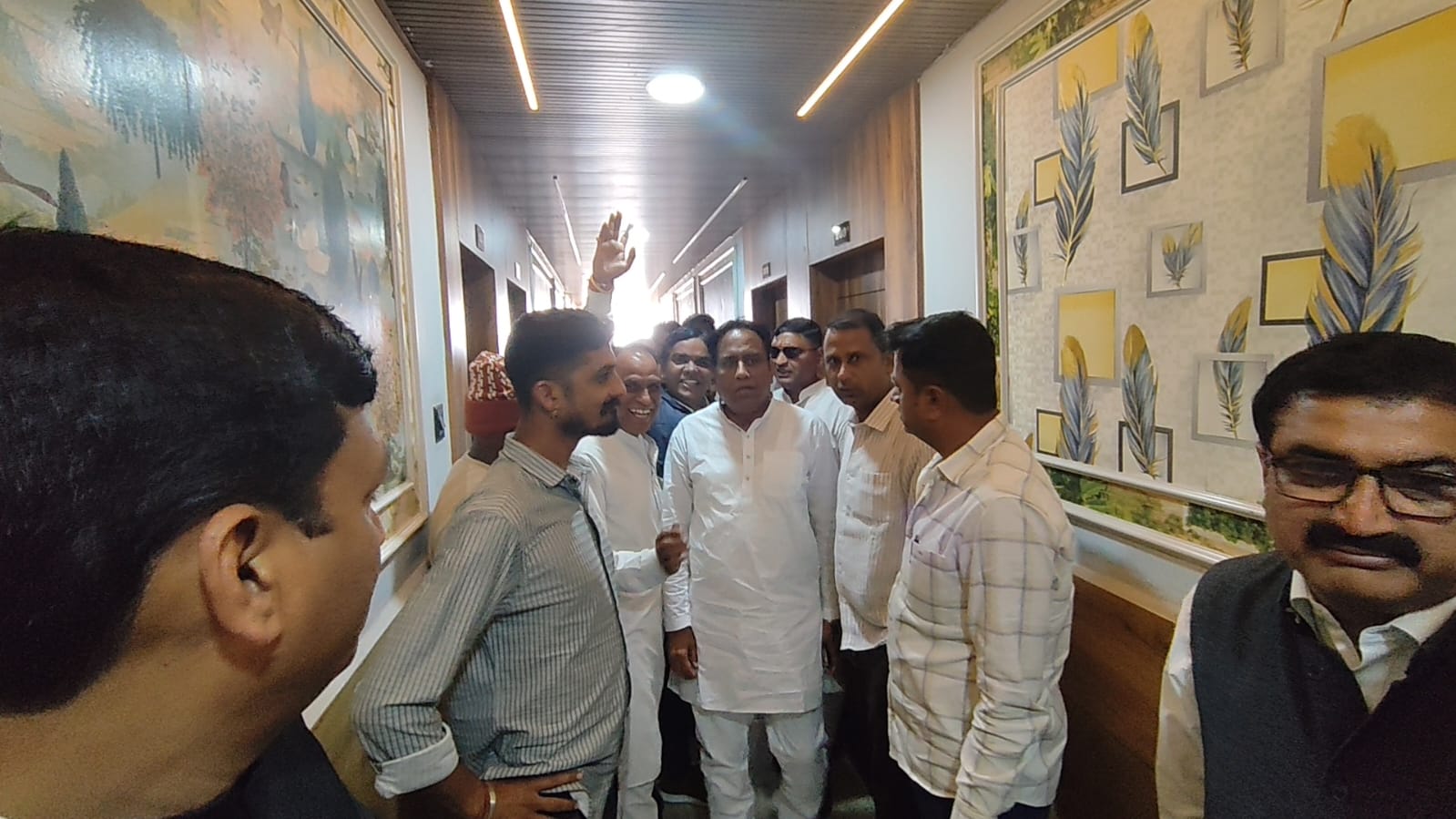 कांग्रेस की बैठक में हंगामे पर पदाधिकारियों को कारण बताओ नोटिस जारी कर जवाब मांगने की तैयारी तेज हुई posted by Amit Atulkar from Pithampur