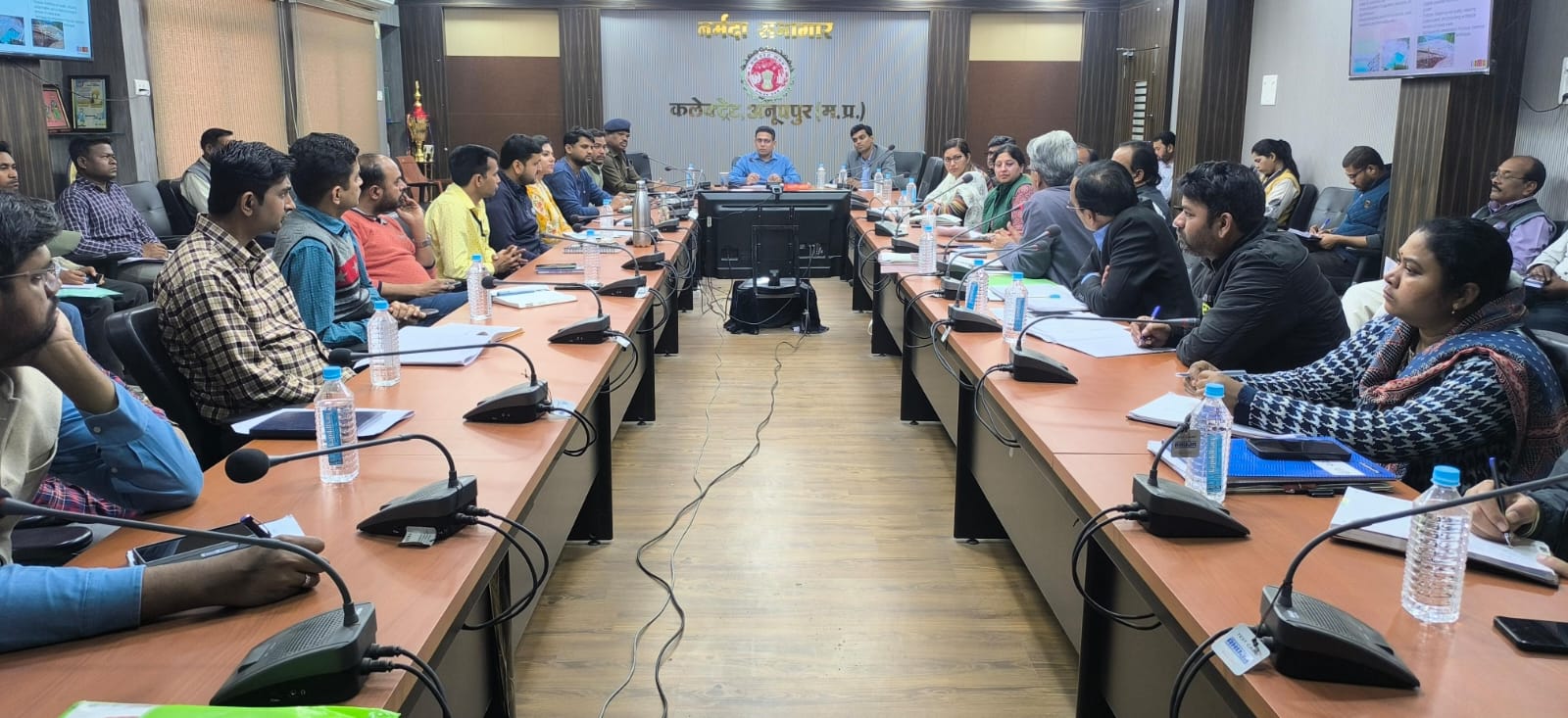 जिले की बंद माइन खदानों को नए स्वरूप में विकसित करने हेतु तैयार करें कार्ययोजना-कलेक्टर 