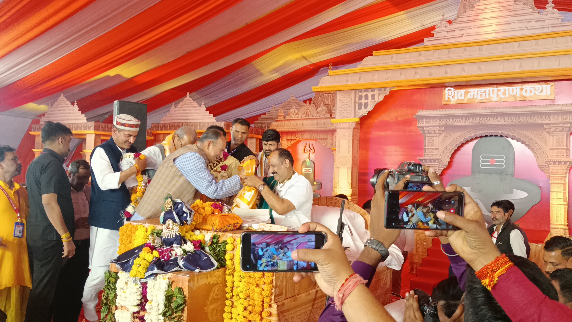 नवग्रह शक्तिपीठ डबरा में चल रहे प्राण प्रतिष्ठा महोत्सव का आज दूसरा दिन