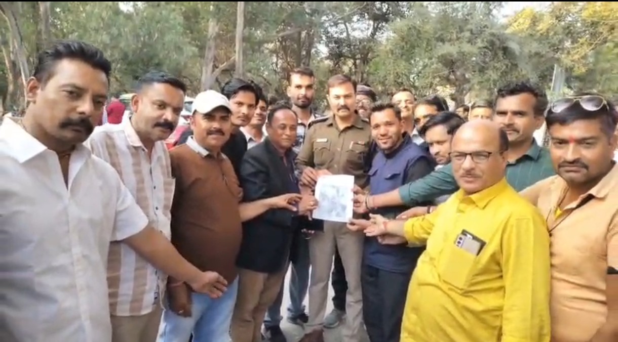 दमोह में प्रदर्शन के दौरान मीडियाकर्मियों पर हमला, आरोपियों पर मामला दर्ज