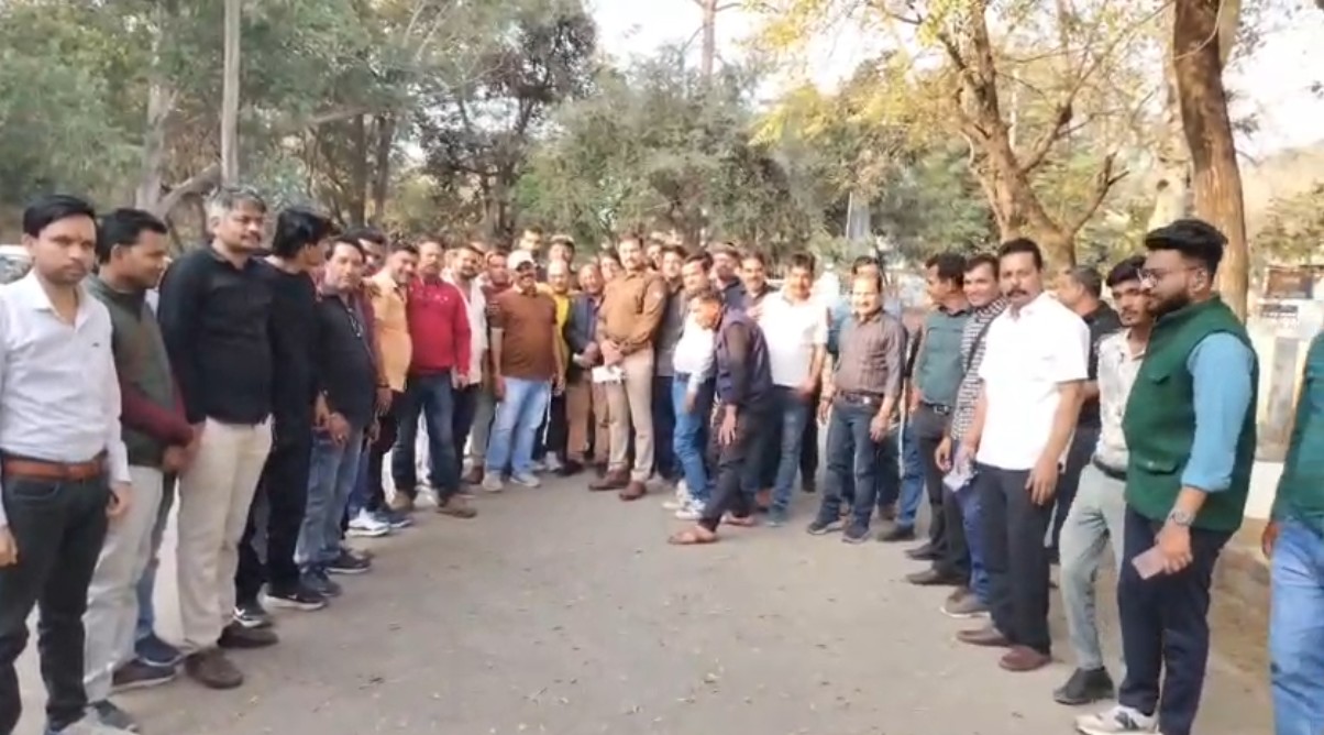 दमोह में प्रदर्शन के दौरान मीडियाकर्मियों पर हमला, आरोपियों पर मामला दर्ज