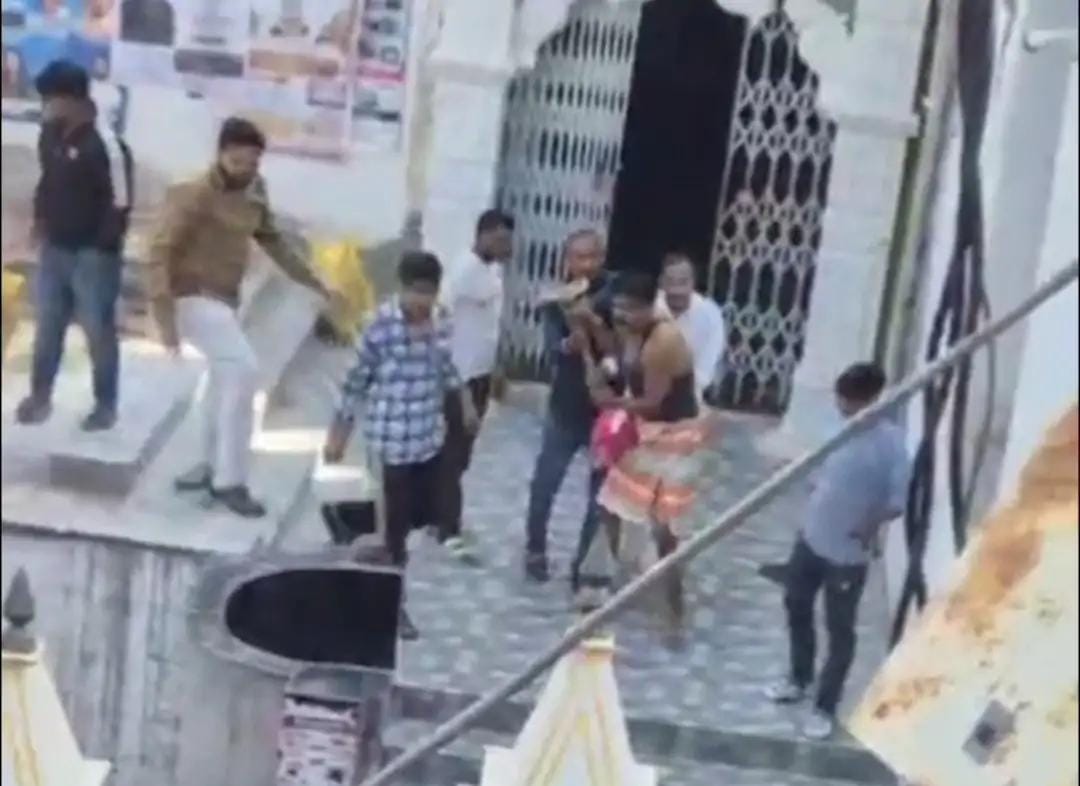 टीकमगढ़ में प्राचीन जैन मंदिर के पास सीढ़ियों के निर्माण पर विवाद: 7 घायल