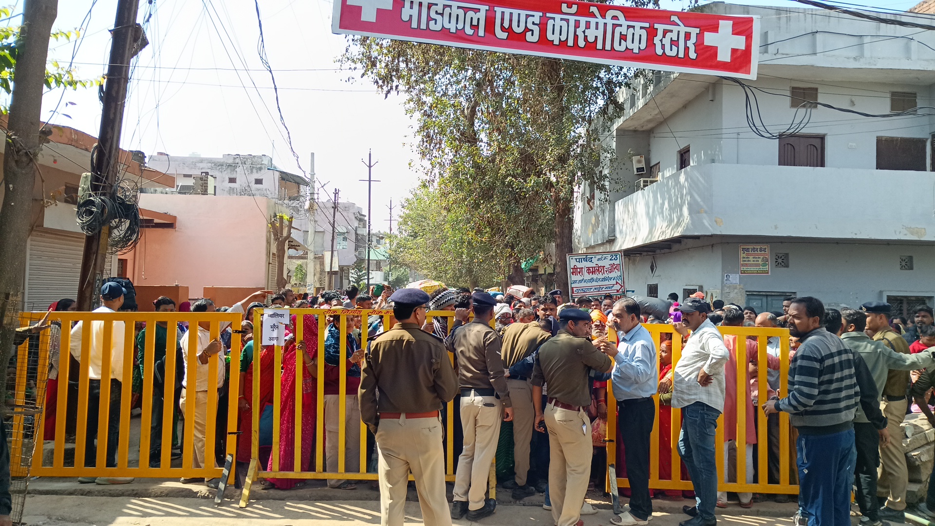 डबरा में नवग्रह शक्तिपीठ प्राण प्रतिष्ठा: प्रशासन और रेलवे की सतर्कता से भरा आयोजन