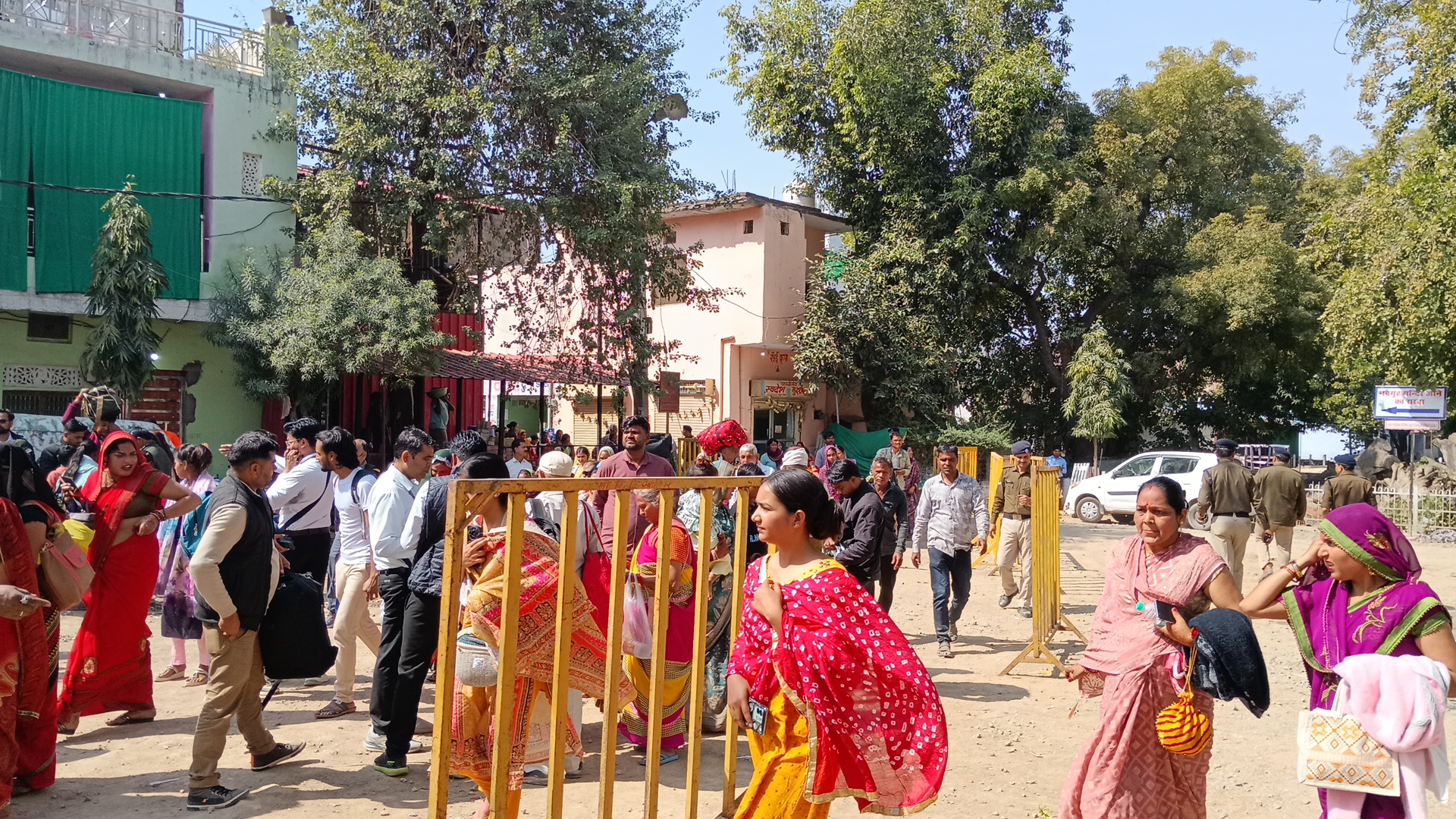 डबरा में नवग्रह शक्तिपीठ प्राण प्रतिष्ठा: प्रशासन और रेलवे की सतर्कता से भरा आयोजन
