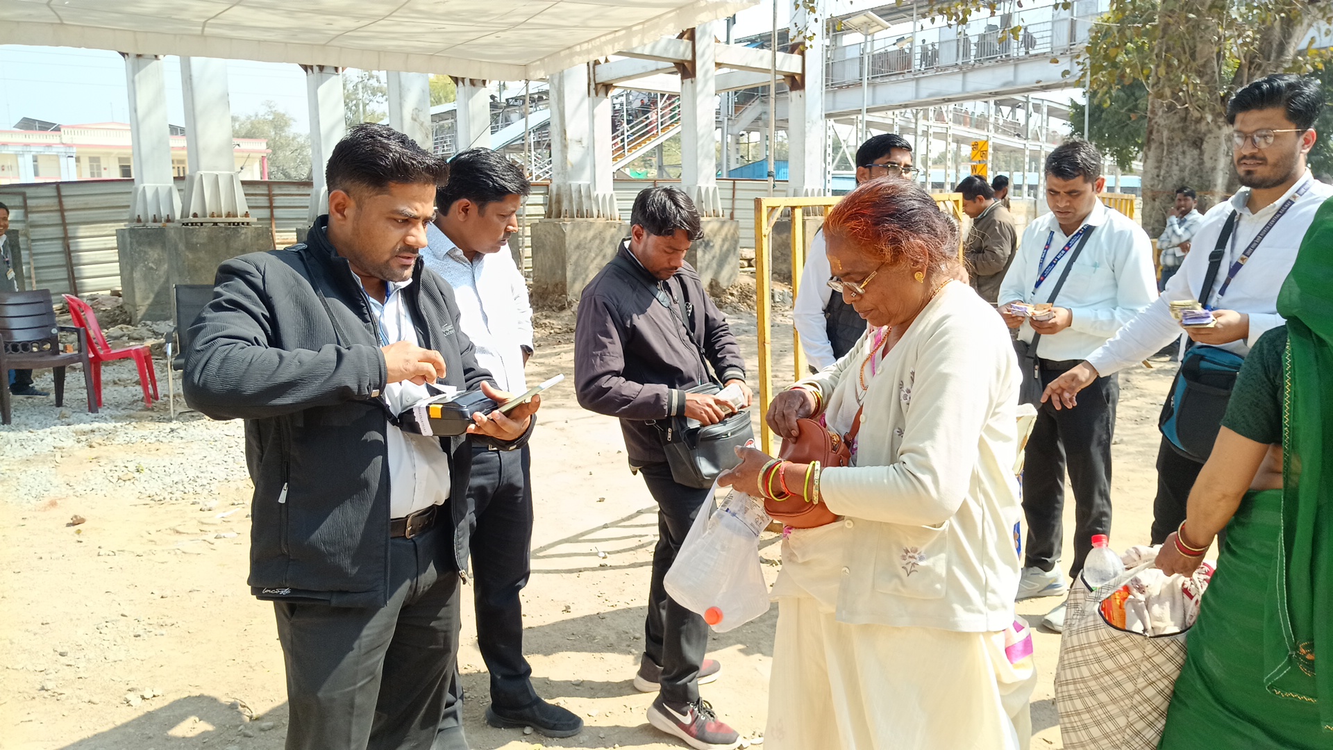 डबरा में नवग्रह शक्तिपीठ प्राण प्रतिष्ठा: प्रशासन और रेलवे की सतर्कता से भरा आयोजन