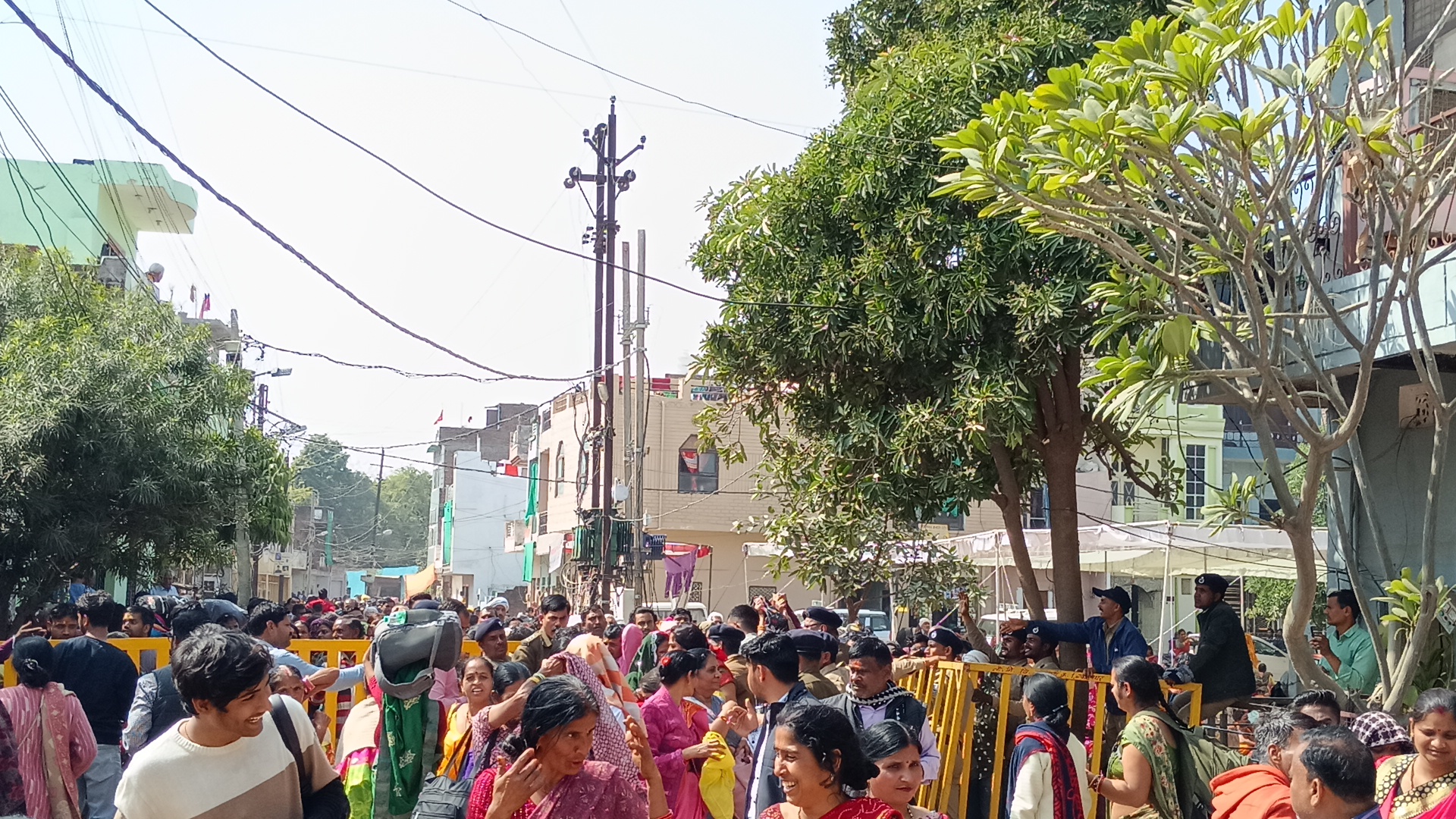 डबरा में नवग्रह शक्तिपीठ प्राण प्रतिष्ठा: प्रशासन और रेलवे की सतर्कता से भरा आयोजन