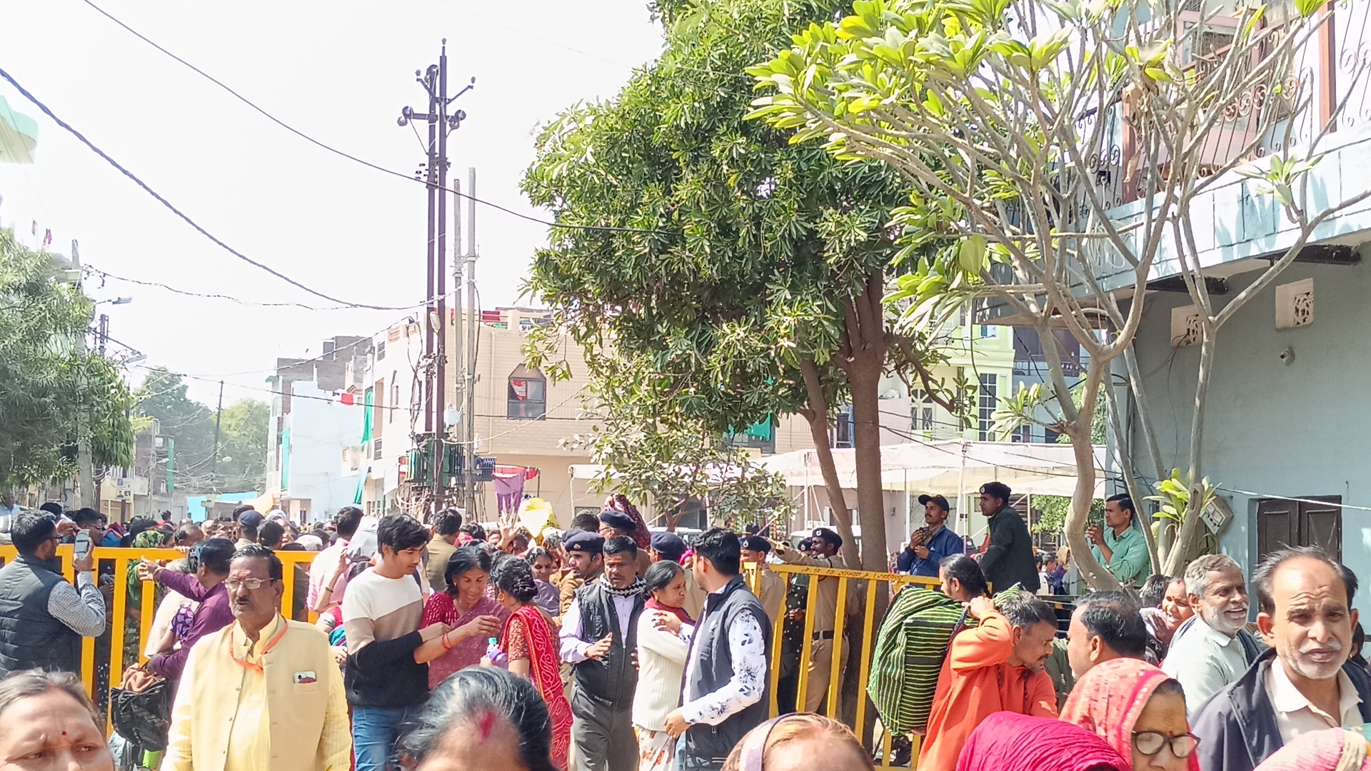 डबरा में नवग्रह शक्तिपीठ प्राण प्रतिष्ठा: प्रशासन और रेलवे की सतर्कता से भरा आयोजन