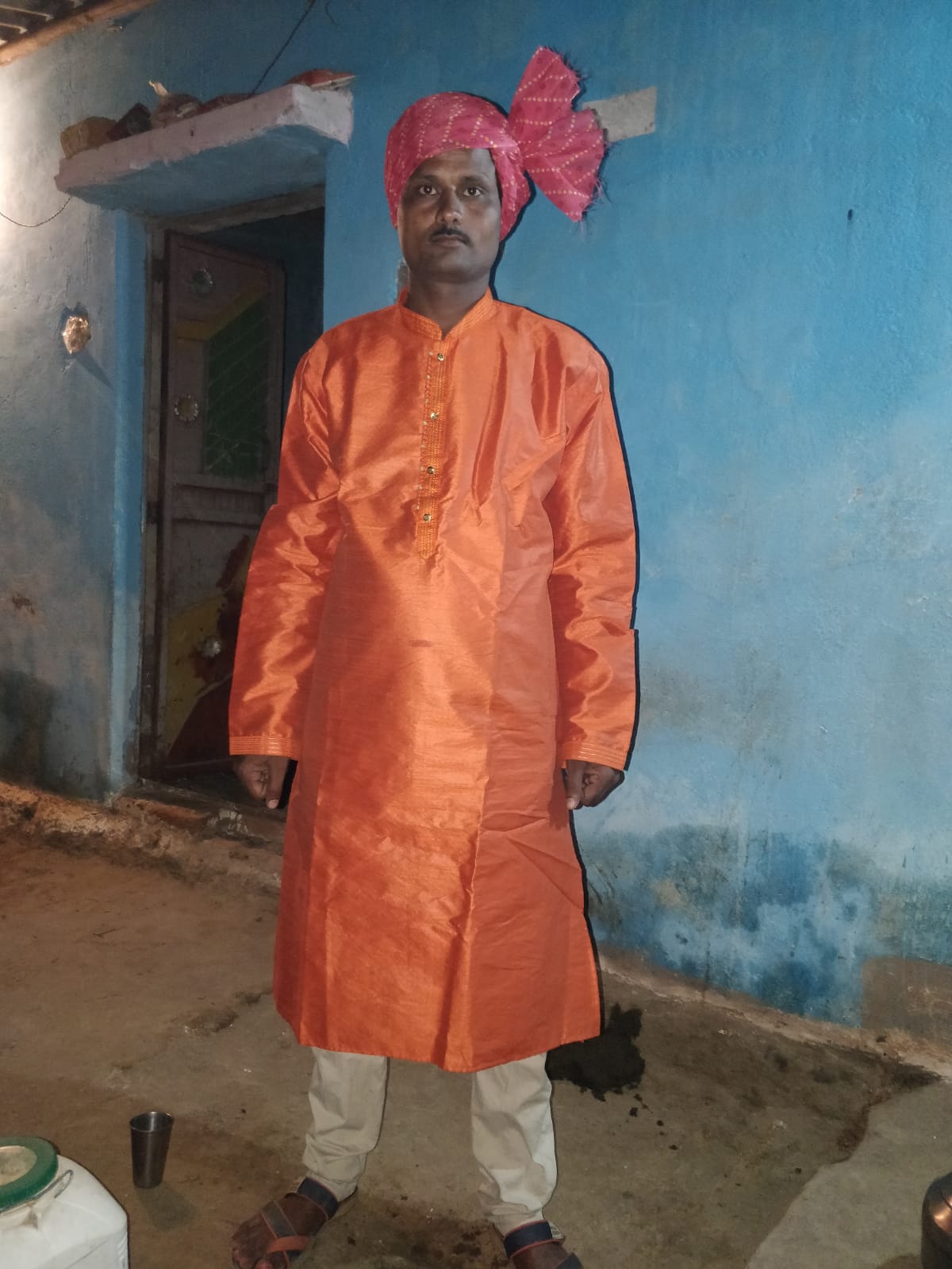 विवाद के बाद फंदे पर झूलने से अंडा दमोह: शराब दुकान के कर्मचारियों की मारपीट से आह संचालक की मौत,शराब दुकान की कर्मचारियों पर मारपीट का आरोप