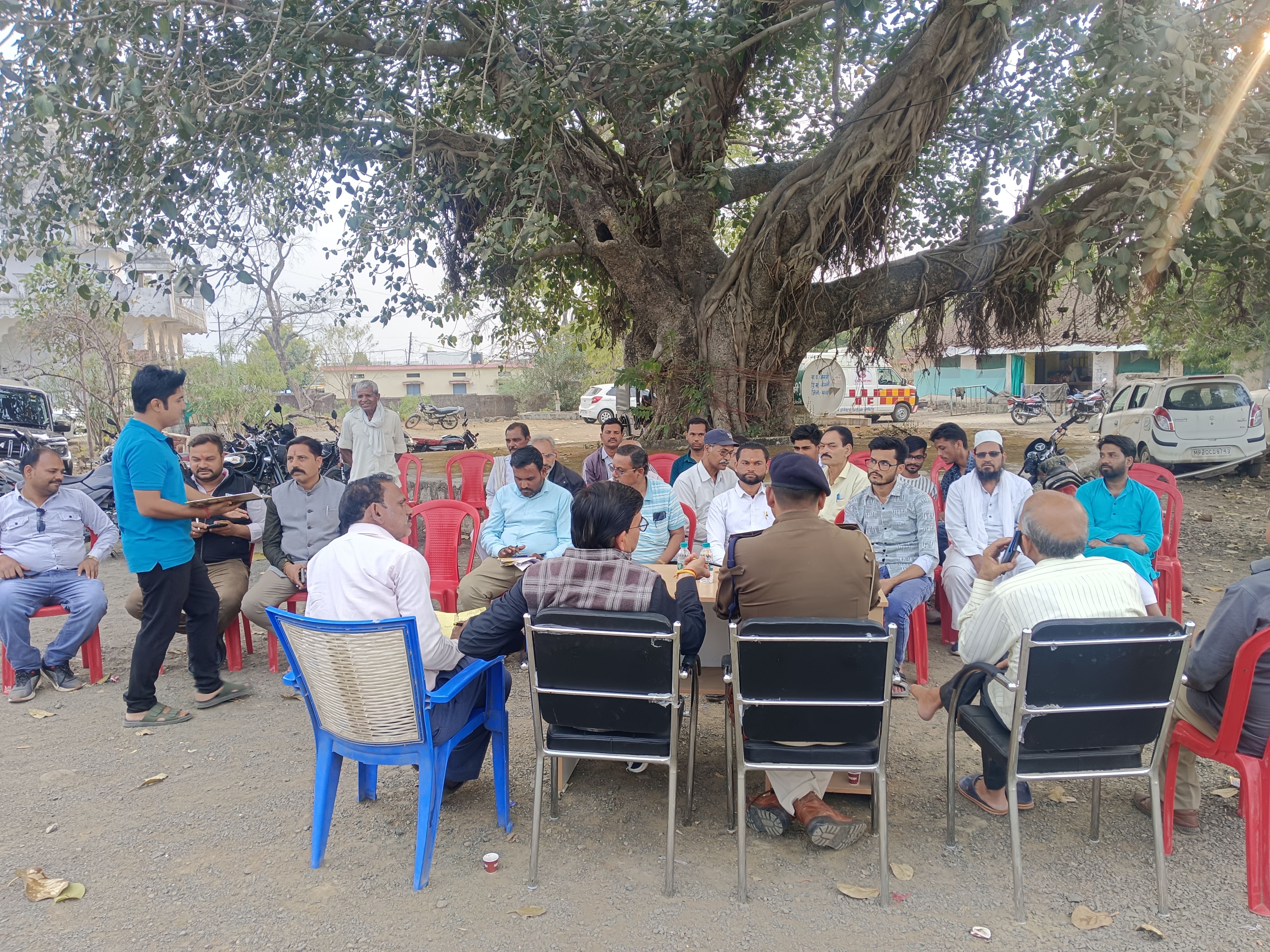 केसली: महाशिवरात्रि को लेकर थाना परिसर में शांति समिति की बैठक संपन्न, आपसी सौहार्द के साथ त्योहार मनाने की अपील posted by Manish Kumar Chaubey from Sagar