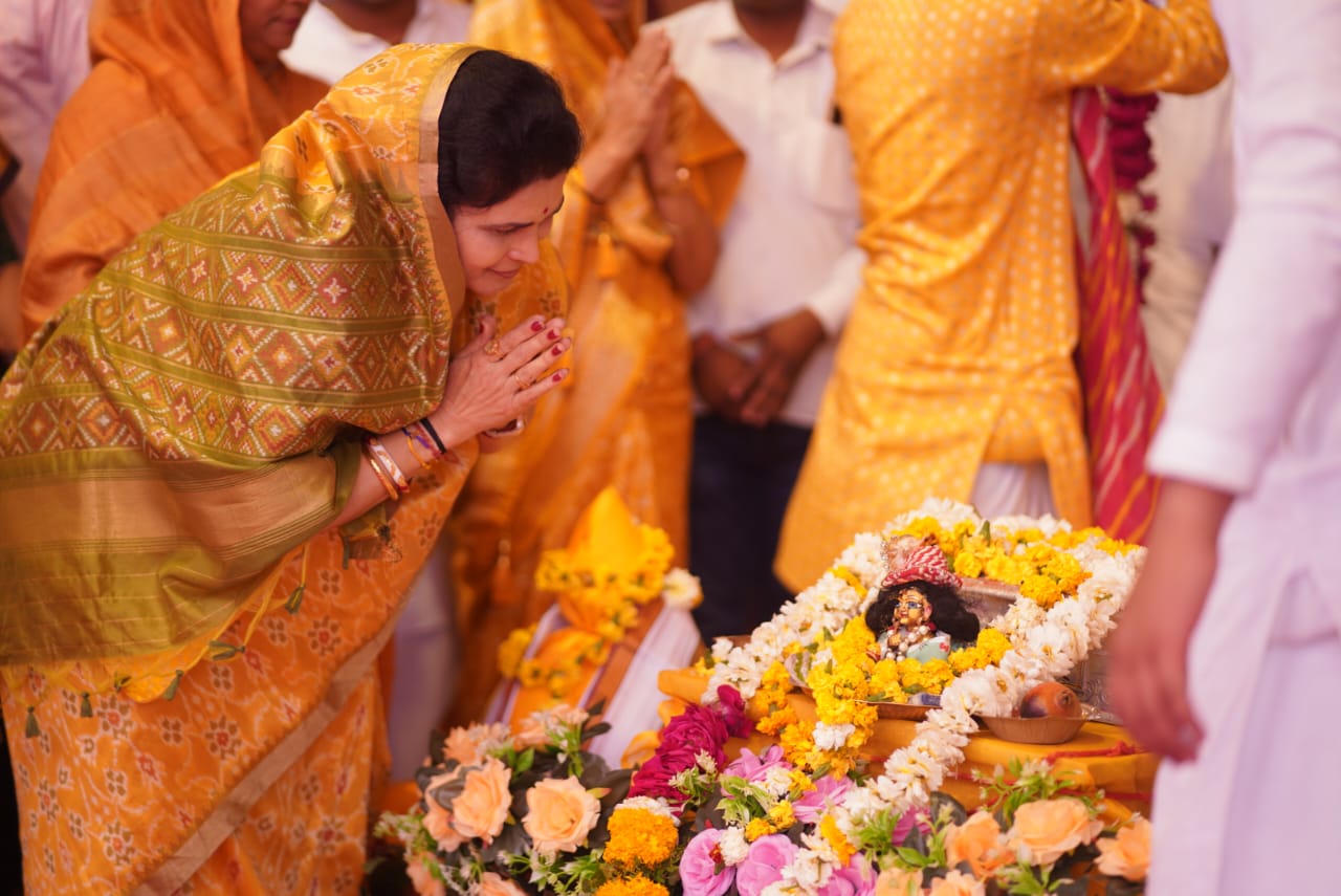 छिपरी पहुंचीं प्रभारी मंत्री कृष्णा गौर, महाशिवरात्रि उत्सव में की सहभागिता posted by Akhand Pratap Singh  from Baldeogarh