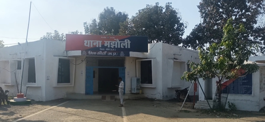 पुलिस, राजस्व व वन विभाग की टीम की कार्यवाही पत्थर परिवहन करते दो वाहन किए जप्त। posted by Shailendra Kumar Dahiya  from Majholi