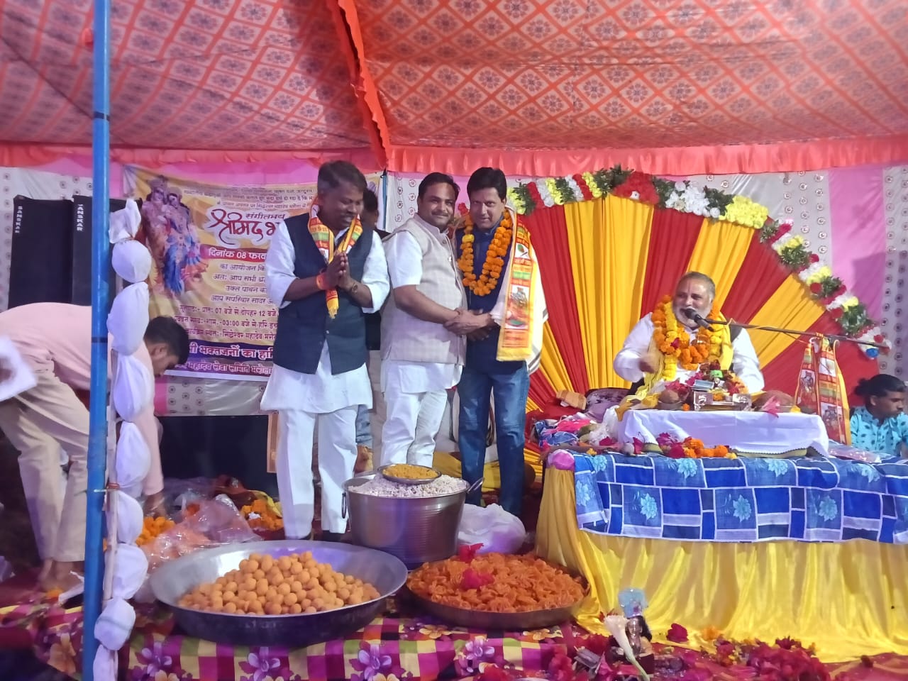 विधायक बांधवगढ़ की उपस्थिति श्रीमद भागवत कथा में धार्मिक आयोजन में भक्तों का उमड़ा जनसैलाब भक्ति और आस्था का माहौल बना posted by Ravi Shankar Tiwari