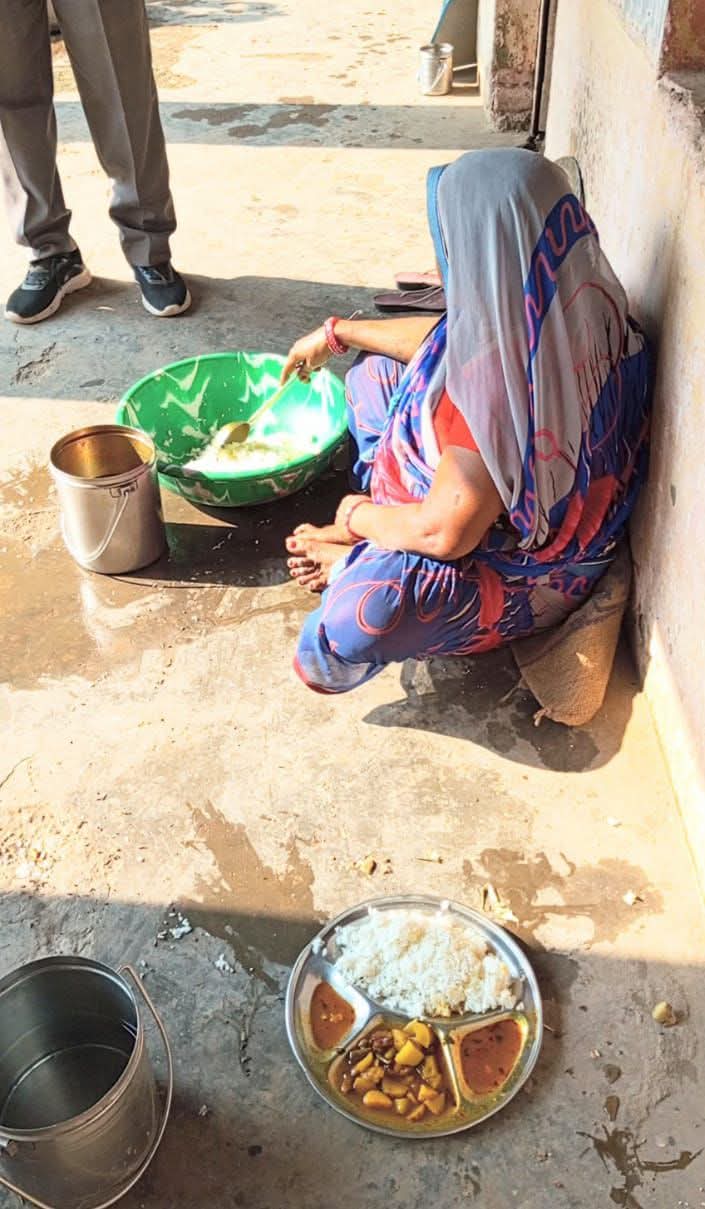 मध्यान्ह भोजन में अनियमितताः स्व सहायता समूह के खिलाफ कार्यवाही की मांग   