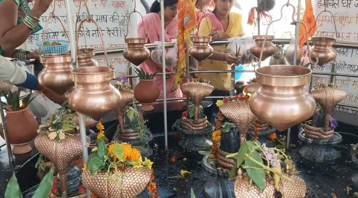 महाशिवरात्रि पर्व बिरसिंहपुर पाली पंचलेश्वर धाम में श्रद्धा भक्ति उल्लास भक्तों की अपार भीड़ पूजा अर्चना भव्य आयोजन सम्पन्न