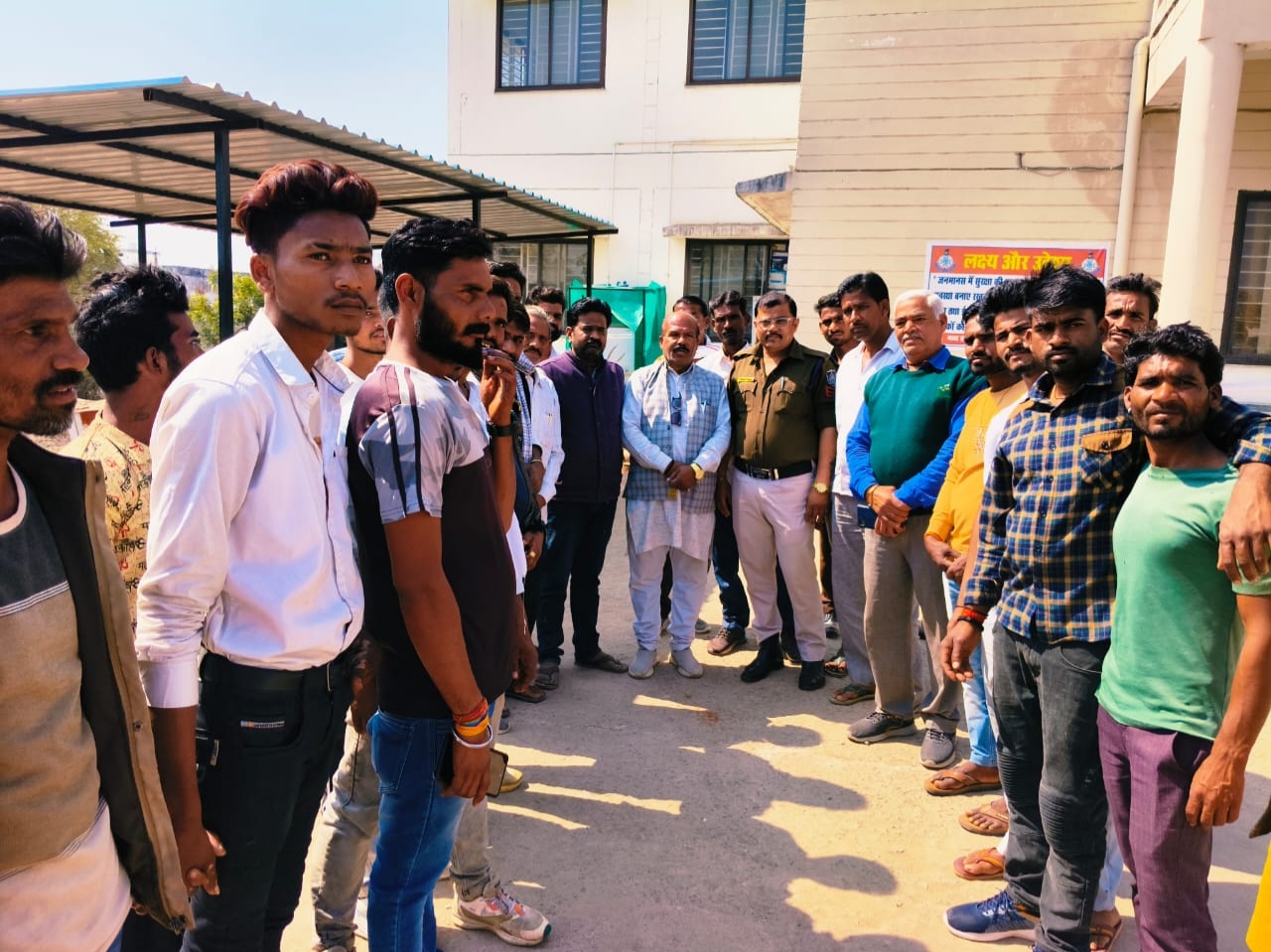 देहात थाना पुलिस ने बुंदेली जन चौपाल से सुलझाया मामला