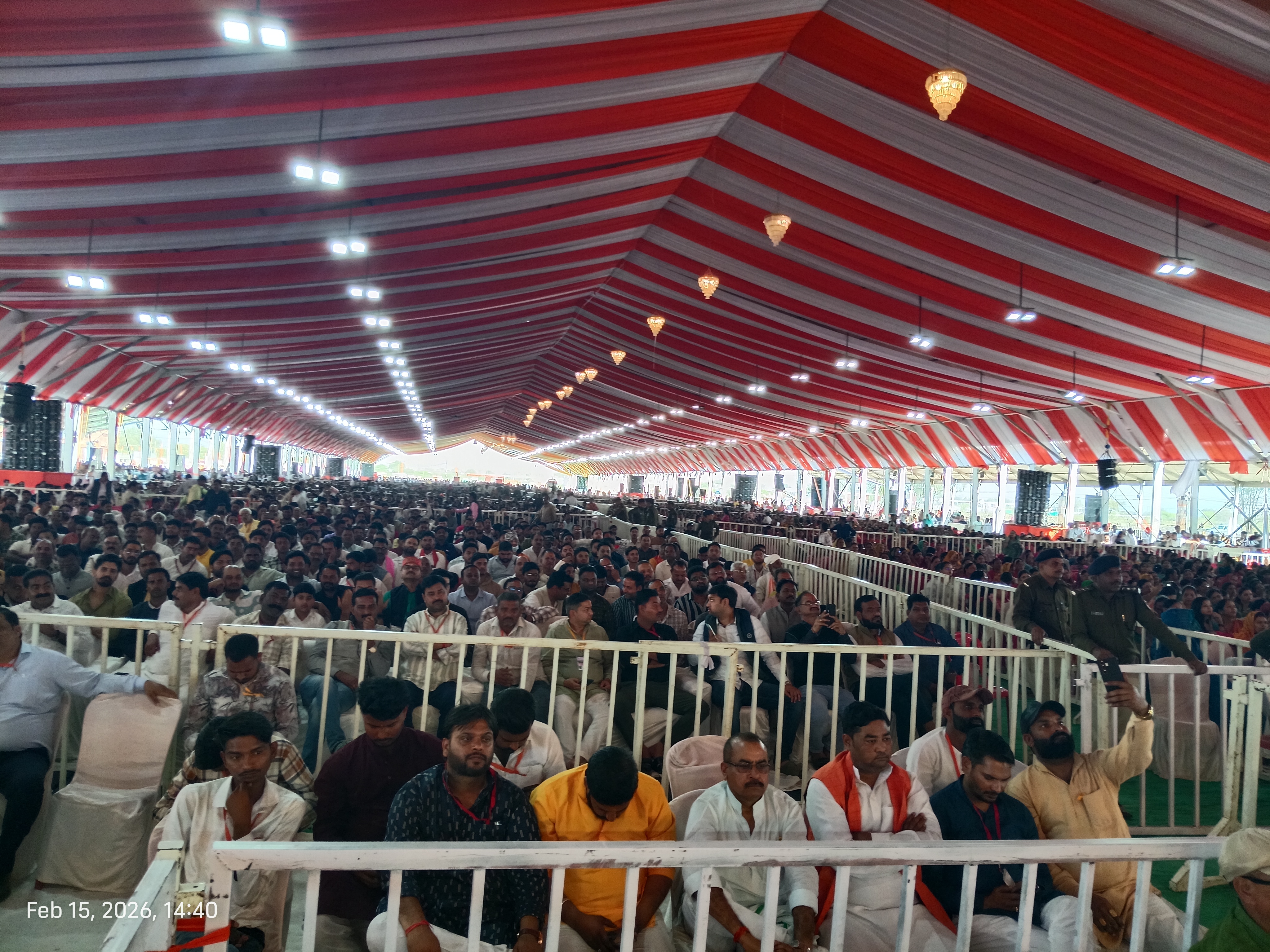  डबरा स्थित नवग्रह शक्तिपीठ प्राण प्रतिष्ठा महोत्सव के पांचवें दिवस पर विशेष वातावरण देखने को मिला, मप्र के मुख्यमंत्री डॉ मोहन यादव का आगमन