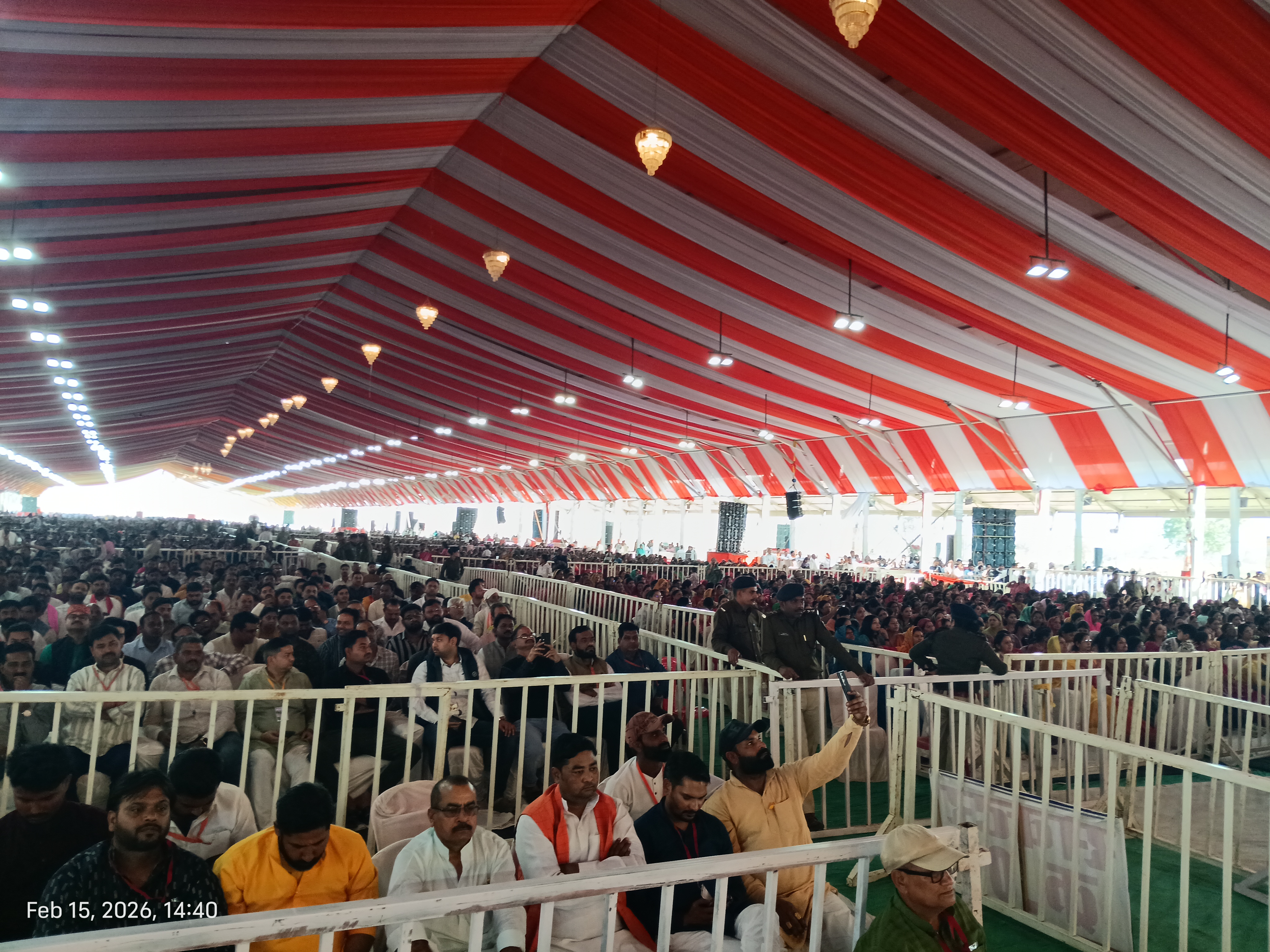  डबरा स्थित नवग्रह शक्तिपीठ प्राण प्रतिष्ठा महोत्सव के पांचवें दिवस पर विशेष वातावरण देखने को मिला, मप्र के मुख्यमंत्री डॉ मोहन यादव का आगमन
