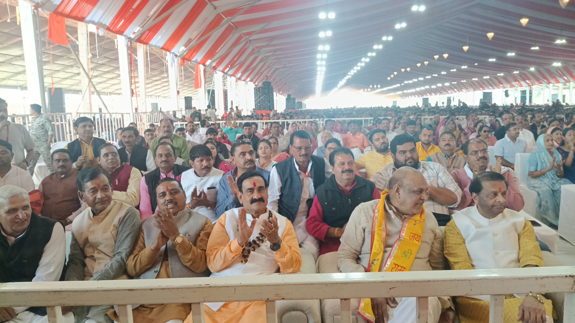  डबरा स्थित नवग्रह शक्तिपीठ प्राण प्रतिष्ठा महोत्सव के पांचवें दिवस पर विशेष वातावरण देखने को मिला, मप्र के मुख्यमंत्री डॉ मोहन यादव का आगमन