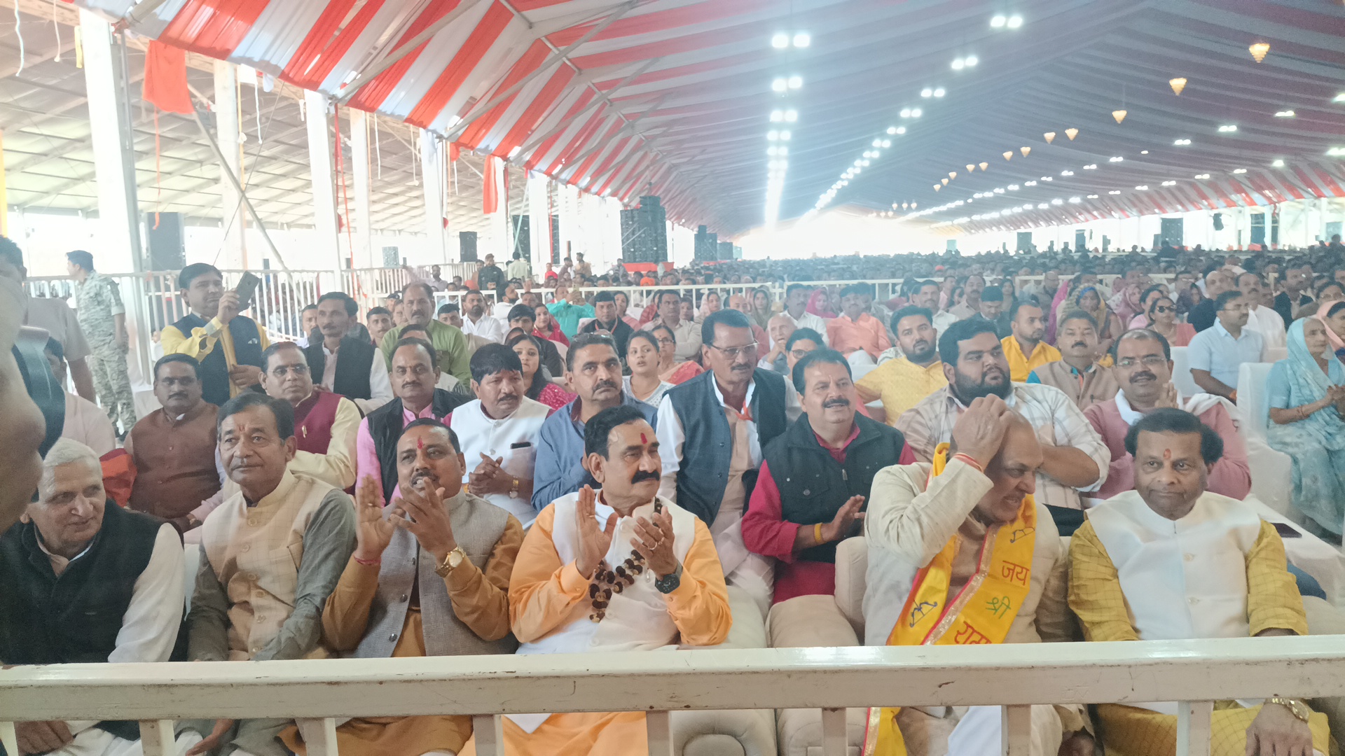  डबरा स्थित नवग्रह शक्तिपीठ प्राण प्रतिष्ठा महोत्सव के पांचवें दिवस पर विशेष वातावरण देखने को मिला, मप्र के मुख्यमंत्री डॉ मोहन यादव का आगमन