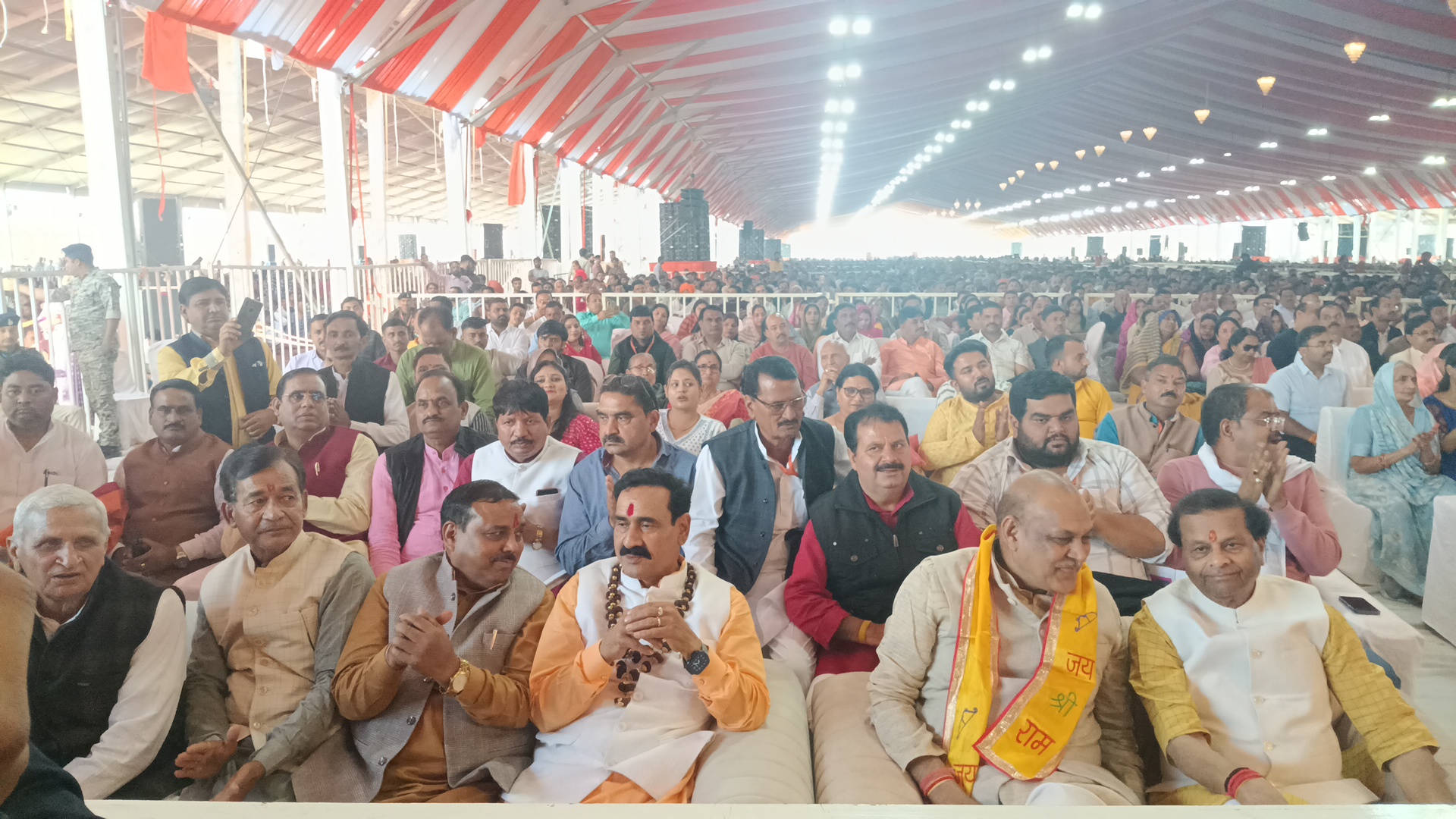  डबरा स्थित नवग्रह शक्तिपीठ प्राण प्रतिष्ठा महोत्सव के पांचवें दिवस पर विशेष वातावरण देखने को मिला, मप्र के मुख्यमंत्री डॉ मोहन यादव का आगमन