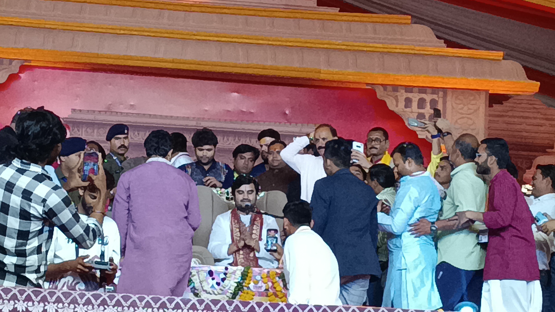  डबरा स्थित नवग्रह शक्तिपीठ प्राण प्रतिष्ठा महोत्सव के पांचवें दिवस पर विशेष वातावरण देखने को मिला, मप्र के मुख्यमंत्री डॉ मोहन यादव का आगमन
