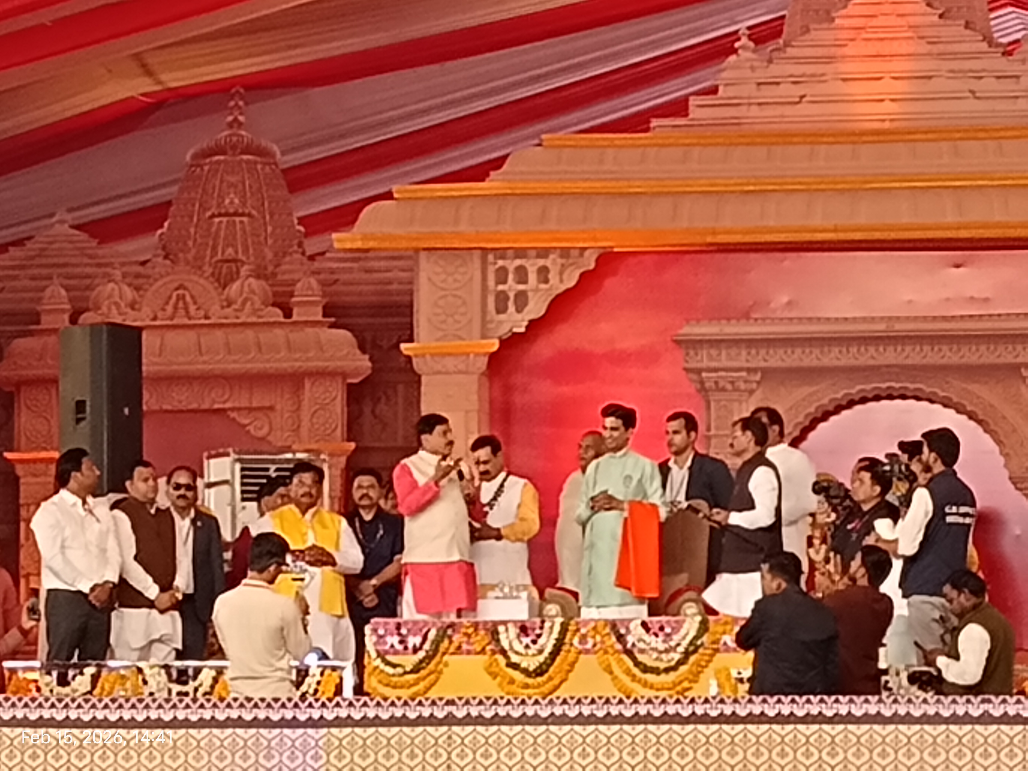  डबरा स्थित नवग्रह शक्तिपीठ प्राण प्रतिष्ठा महोत्सव के पांचवें दिवस पर विशेष वातावरण देखने को मिला, मप्र के मुख्यमंत्री डॉ मोहन यादव का आगमन