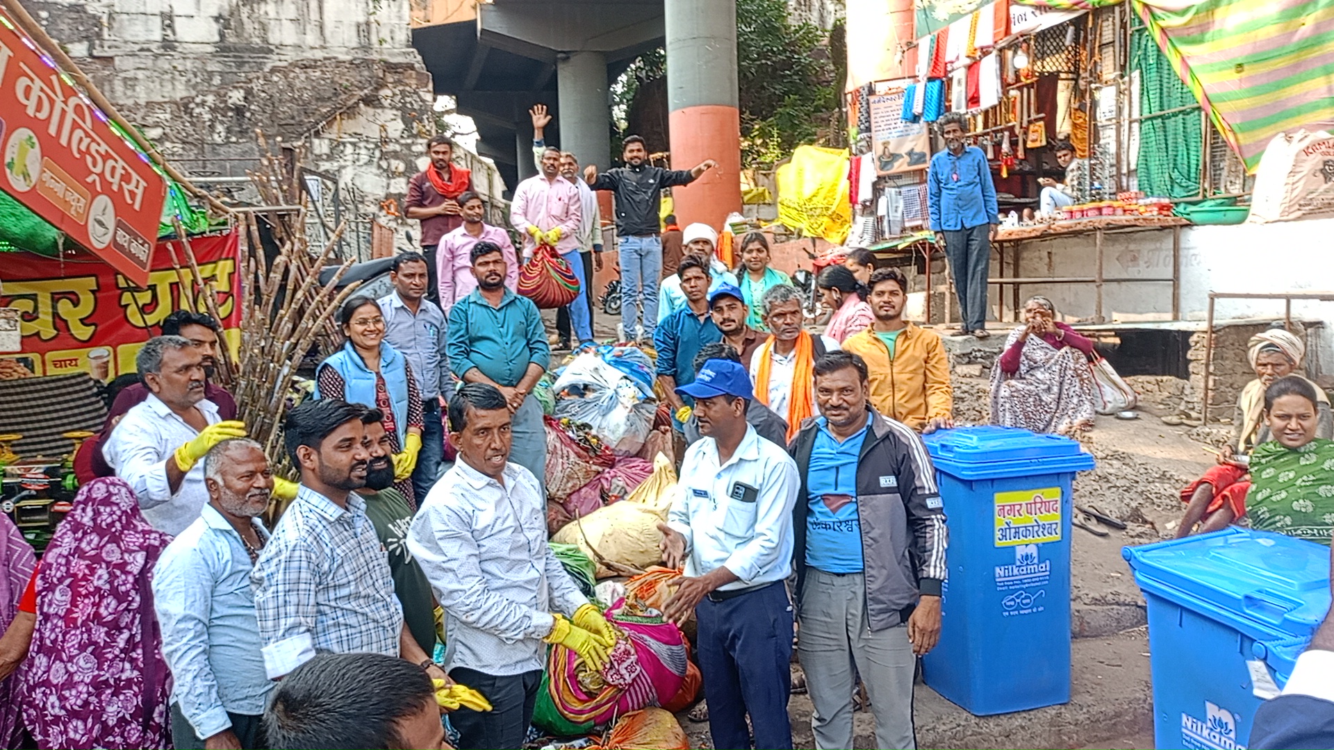 महाशिवरात्रि के बाद घाटों पर कचरे का अंबार, खुद मैदान में उतरीं सीएमओ — 3 घंटे चला स्वच्छता महाअभियान