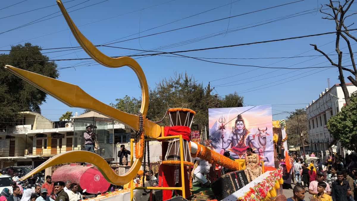 शिवधाम रीवा में महाशिवरात्रि पर भक्तों ने धूम धाम से मनाई शिव बारात शिवधाम में त्रिशूल की स्थापना के साथ