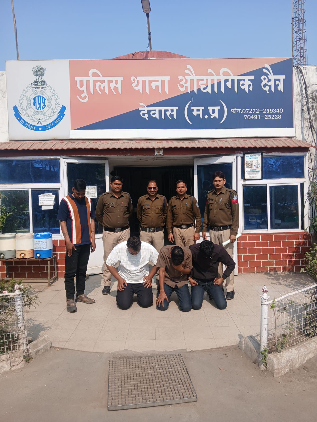 देवास में देर रात गुंडागर्दी: रेस्टोरेंट में हमला, संचालक गंभीर घायल