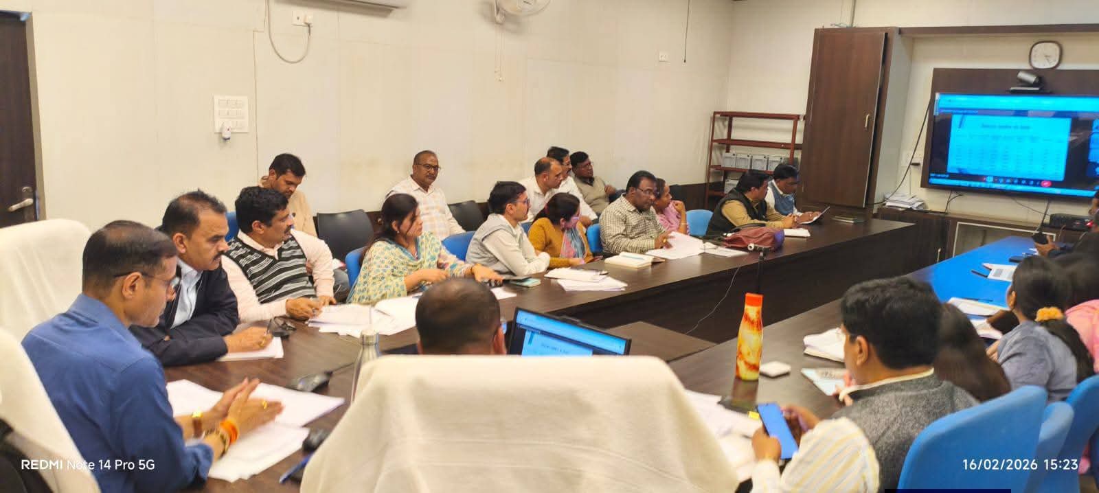 📰 6 माह से अधिक लंबित नामांतरण, बंटवारा व सीमांकन प्रकरण जल्द निपटाएं — कमिश्नर