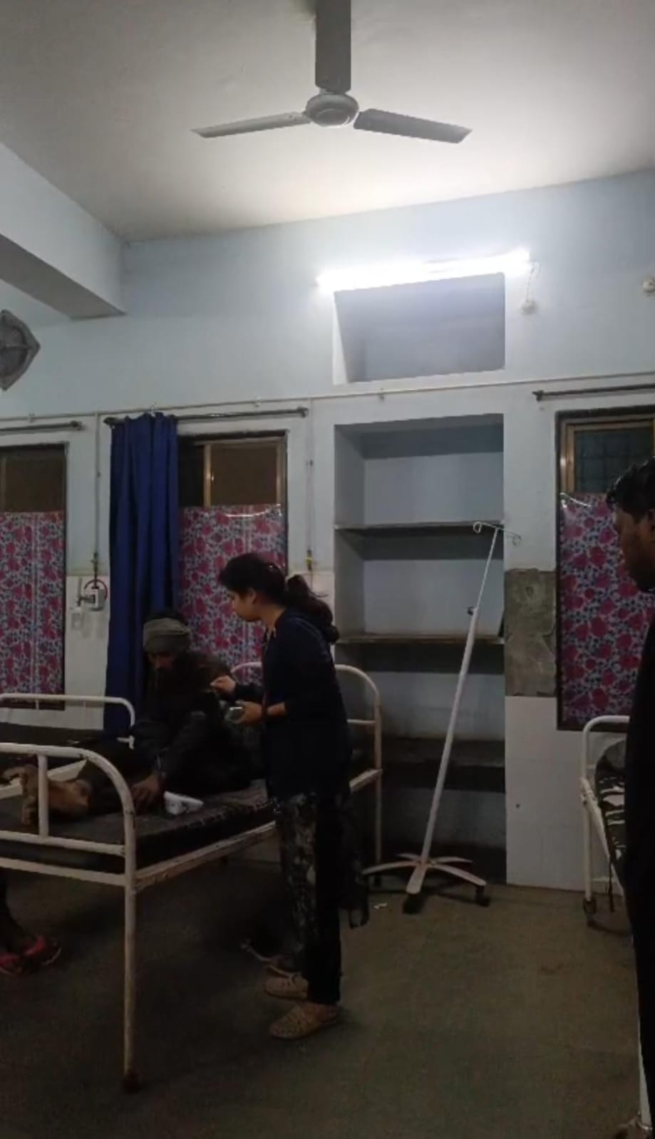 पाली अस्पताल में रात को डॉक्टर नहीं मिले नर्सिंग स्टाफ ने भगवान के सहारे मोर्चा संभाला मरीजों की सुरक्षा पर सवाल