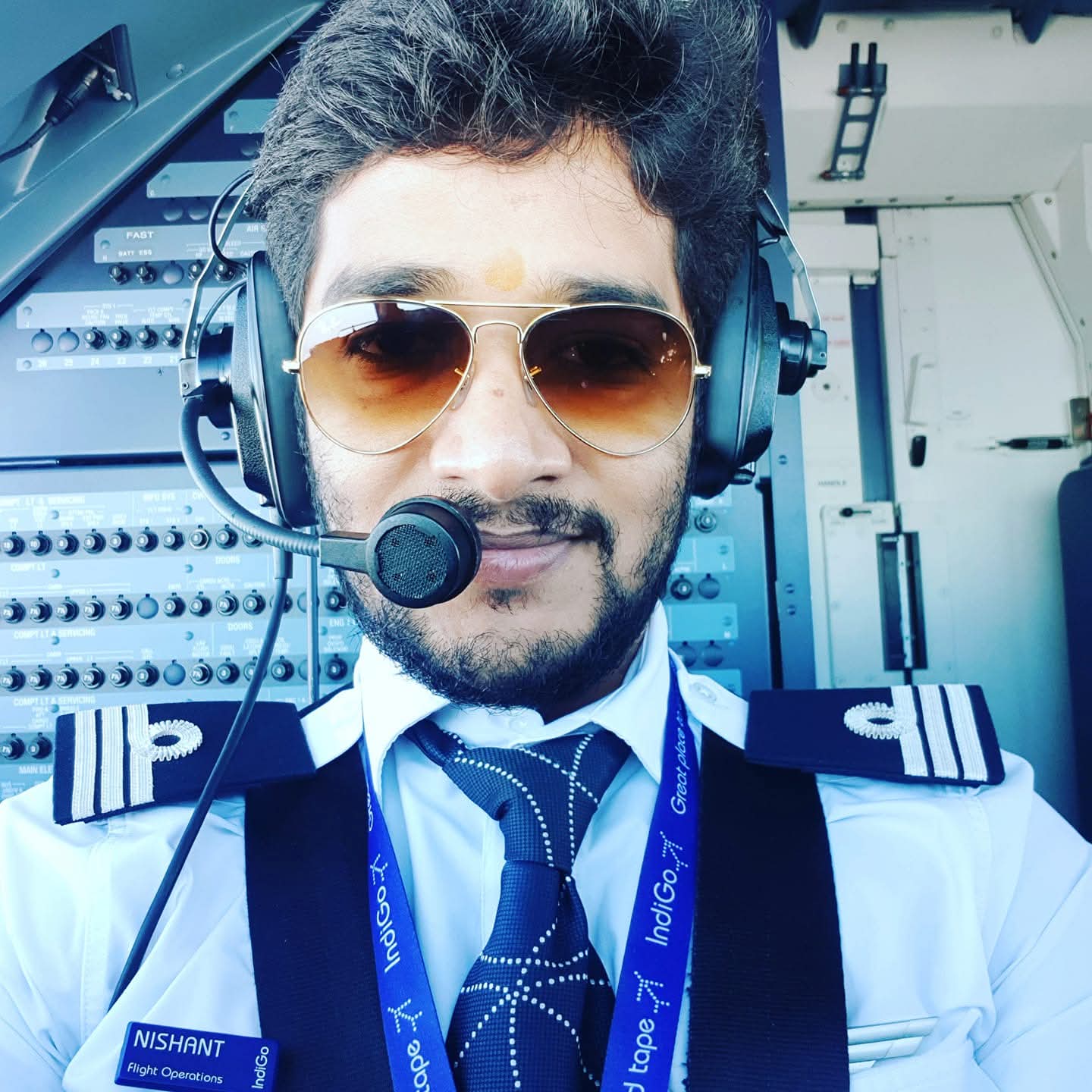 निवाड़ी के कैप्टन निशांत राय ने रचा इतिहास: बुंदेलखंड के पहले पायलट बनकर बढ़ाया जिले का मान  posted by Bhupendra Singh Kushwah  from Prithvipur