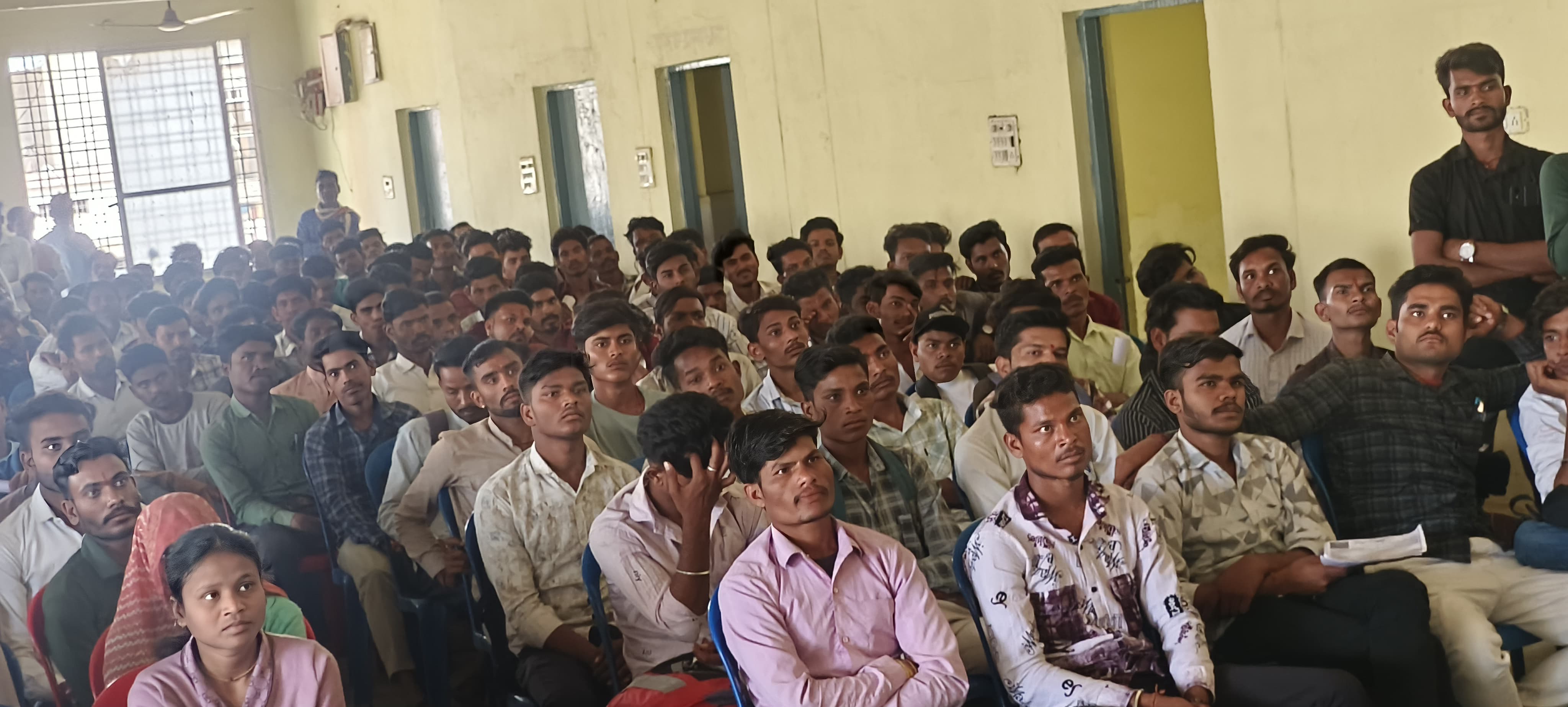 दक्षिण वन मण्डल सागर की अनूठी पहल: केसली में रोजगार शिविर के जरिए युवाओं के सपनों को मिले पंख