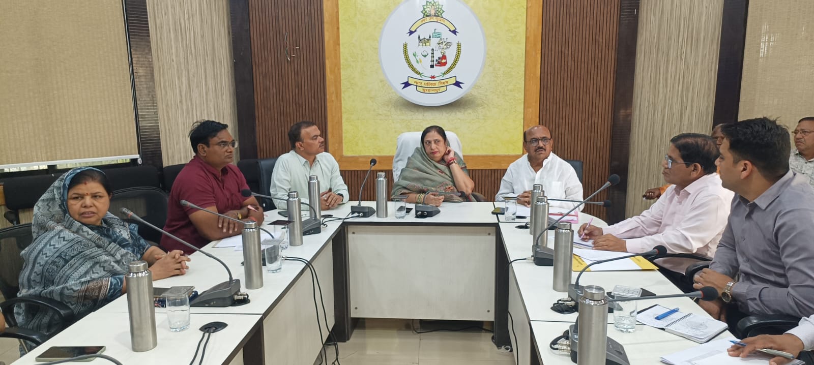 निगम में हाई अलर्ट मीटिंग: महापौर माधुरी पटेल का एक्शन मोड, कर वसूली से लेकर विकास कार्यों तक सख्त आदेश! 