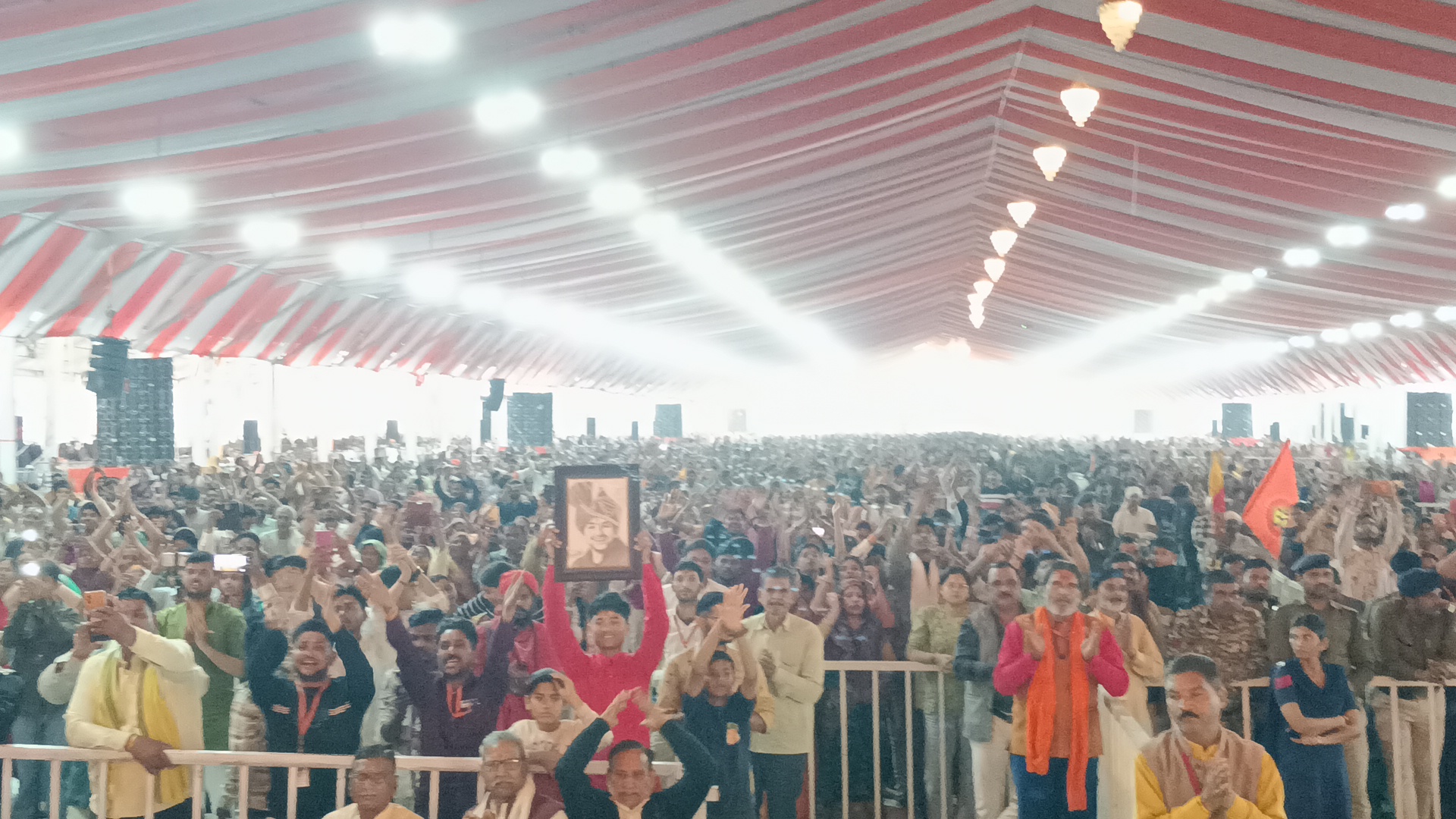 डबरा नवग्रह शक्तिपीठ प्राण प्रतिष्ठा महोत्सव का आठवां दिन फिल्मी जगत एवं राजनेताओं का लगा रहा तांता । पूर्व गृह मंत्री ने किया स्वागत 