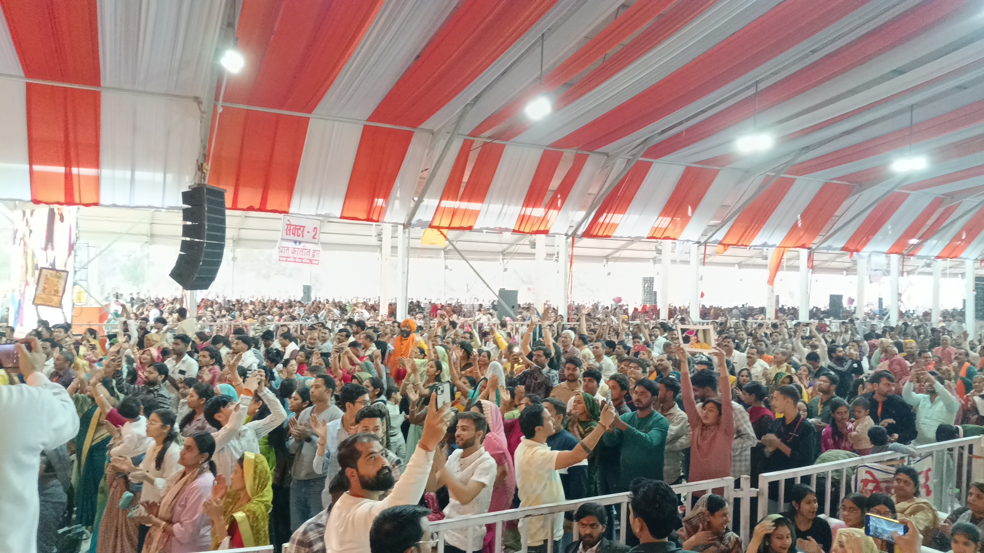 डबरा नवग्रह शक्तिपीठ प्राण प्रतिष्ठा महोत्सव का आठवां दिन फिल्मी जगत एवं राजनेताओं का लगा रहा तांता । पूर्व गृह मंत्री ने किया स्वागत 