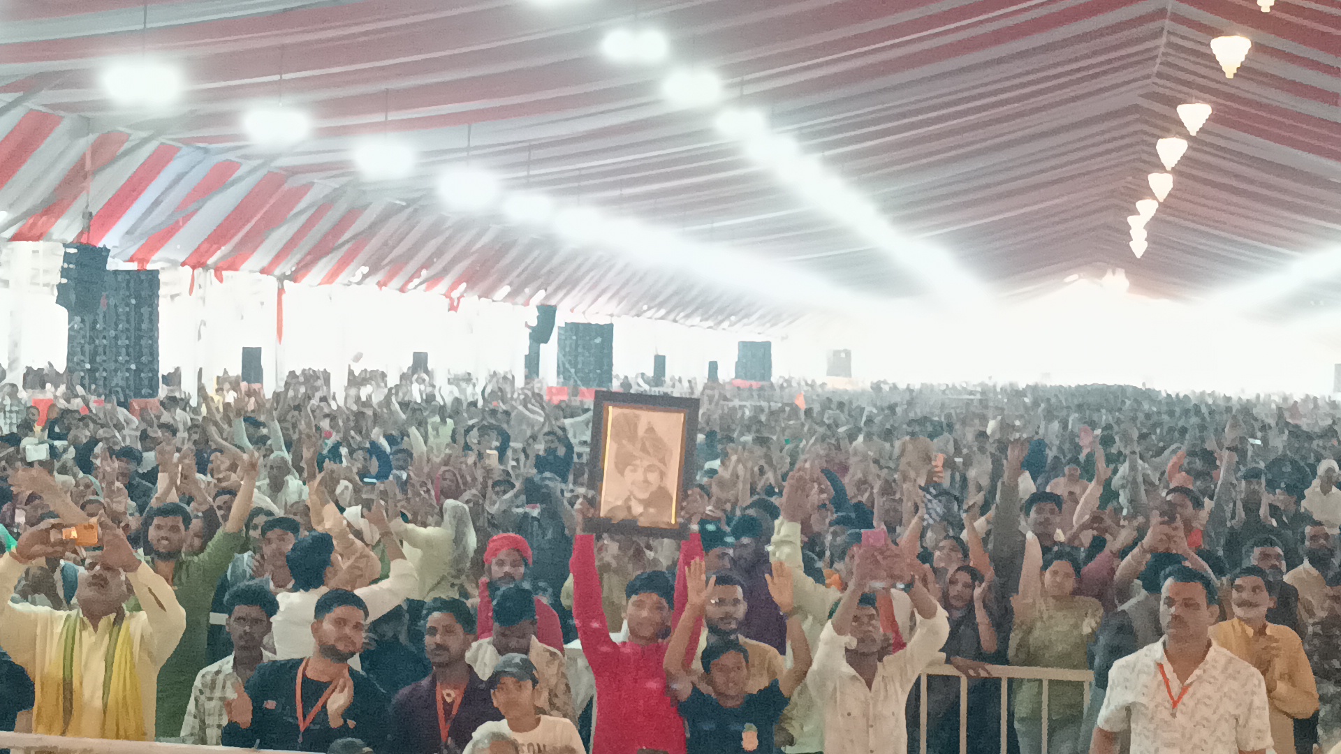 डबरा नवग्रह शक्तिपीठ प्राण प्रतिष्ठा महोत्सव का आठवां दिन फिल्मी जगत एवं राजनेताओं का लगा रहा तांता । पूर्व गृह मंत्री ने किया स्वागत 