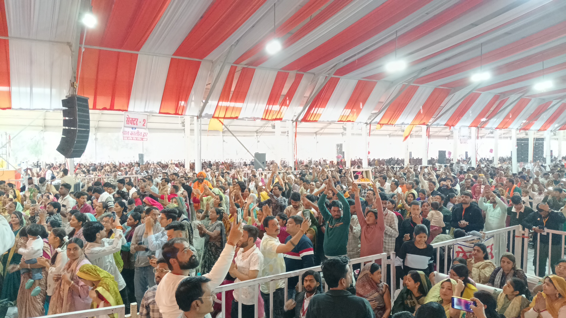 डबरा नवग्रह शक्तिपीठ प्राण प्रतिष्ठा महोत्सव का आठवां दिन फिल्मी जगत एवं राजनेताओं का लगा रहा तांता । पूर्व गृह मंत्री ने किया स्वागत 