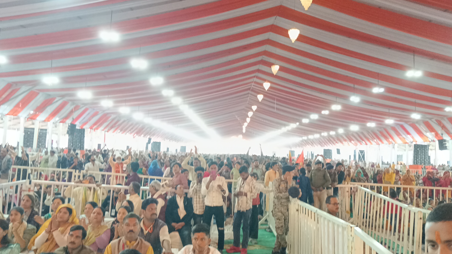 डबरा नवग्रह शक्तिपीठ प्राण प्रतिष्ठा महोत्सव का आठवां दिन फिल्मी जगत एवं राजनेताओं का लगा रहा तांता । पूर्व गृह मंत्री ने किया स्वागत 