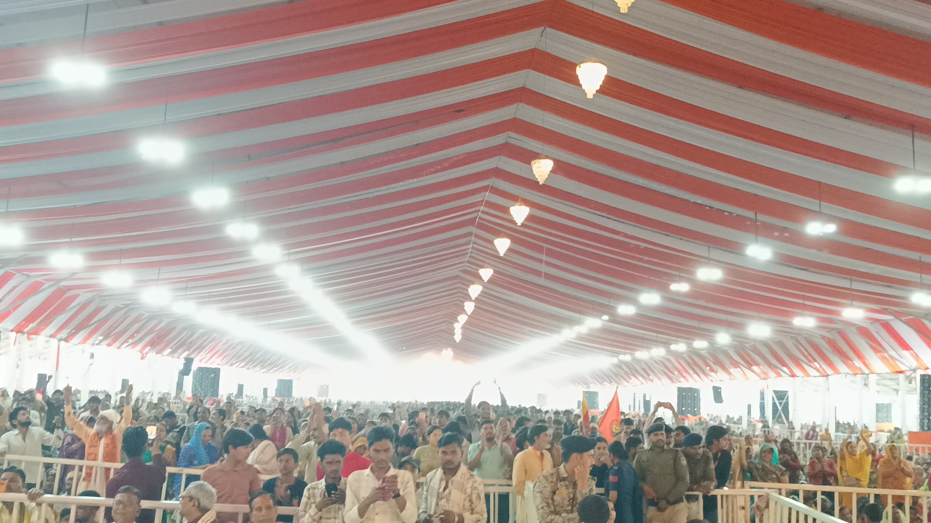 डबरा नवग्रह शक्तिपीठ प्राण प्रतिष्ठा महोत्सव का आठवां दिन फिल्मी जगत एवं राजनेताओं का लगा रहा तांता । पूर्व गृह मंत्री ने किया स्वागत 
