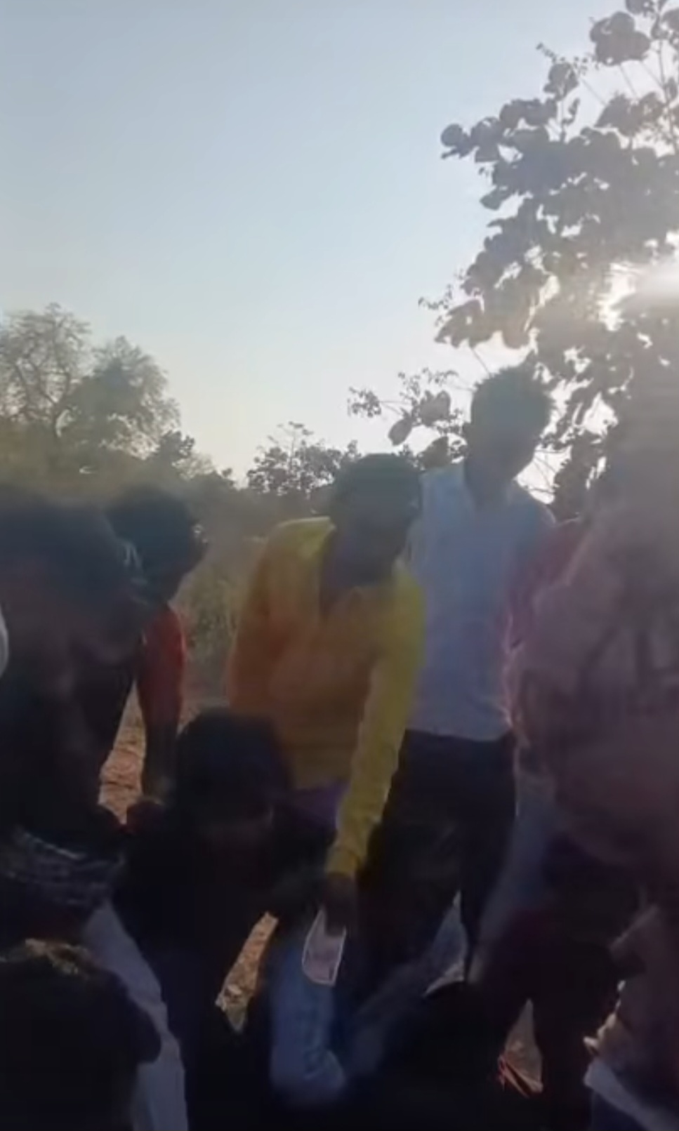 छतरपुर : बमीठा थाना क्षेत्र से जुआ के फड़ में दाव लगाते वीडियो वायरल  चंद्रनगर चौकी अंतर्गत धमना गांव का बताया जा रहा 