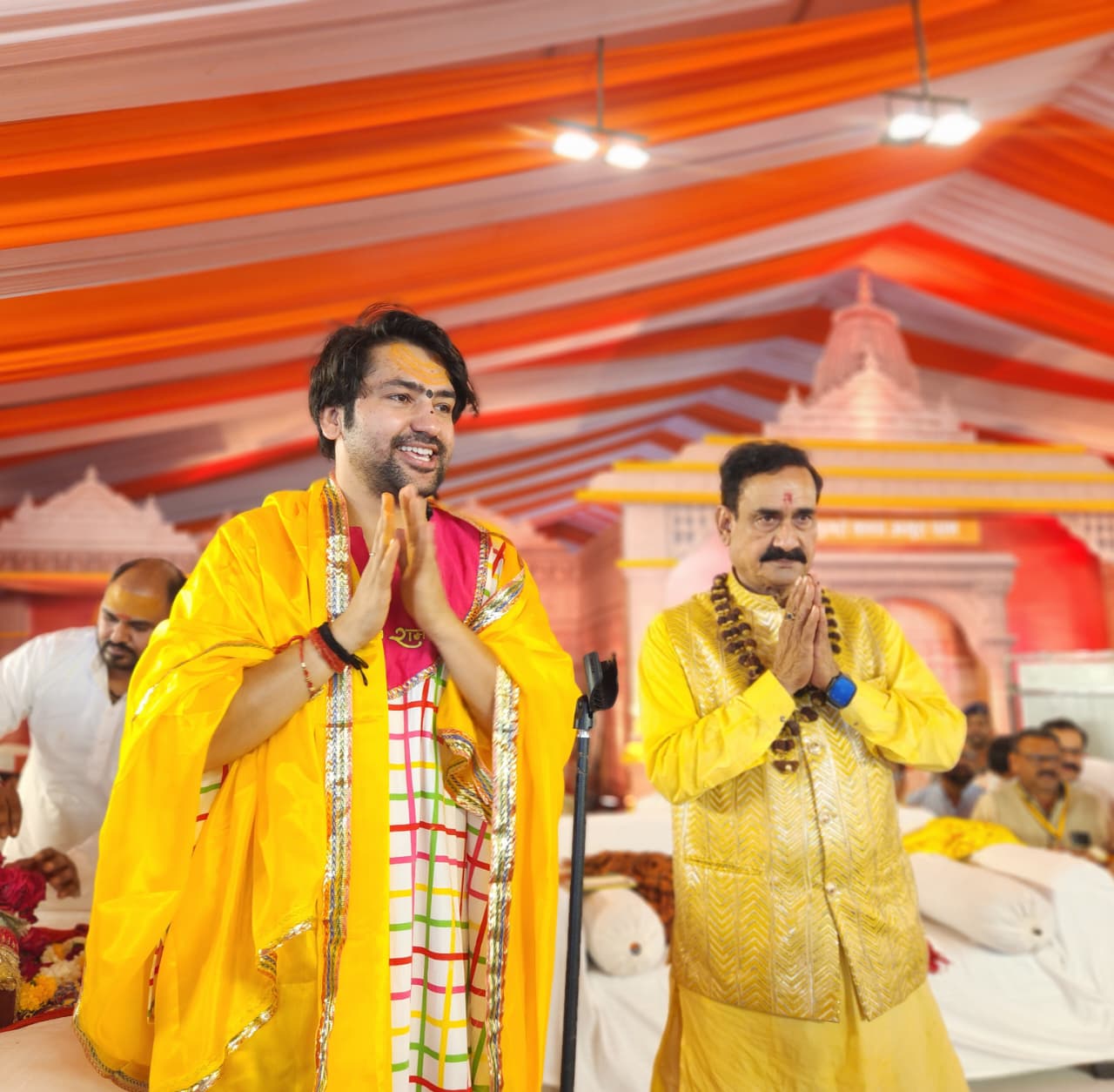 नवग्रह प्राण-प्रतिष्ठा महोत्सव का नवां दिन पं. श्री धीरेन्द्र शास्त्री जी द्वारा लगाए गए दिव्य दरबार मेें पीड़ित लोग रोत हुए आए हंसते हुए गए